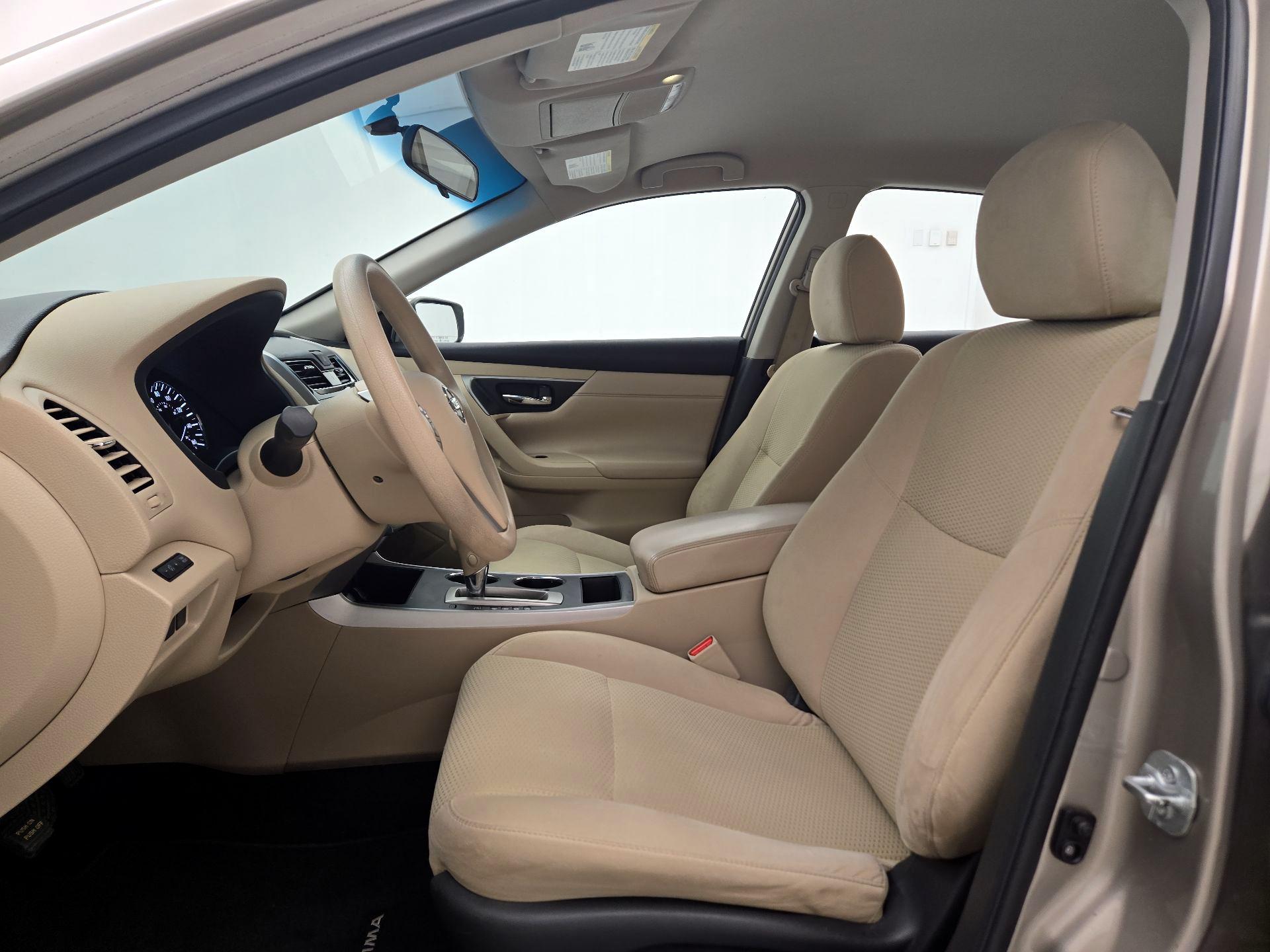 Thumbnail: 2015 Nissan Altima - 11