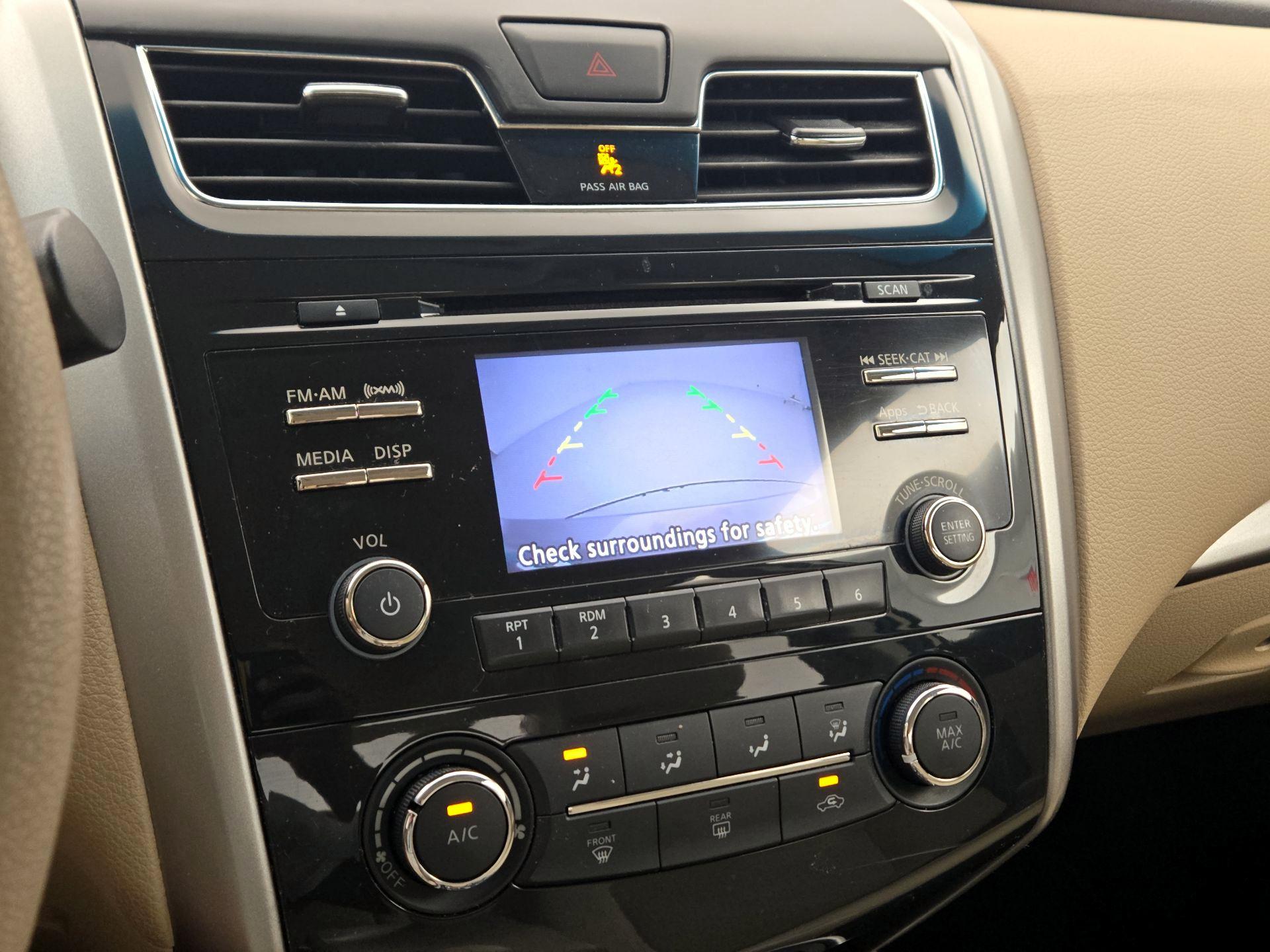Thumbnail: 2015 Nissan Altima - 14