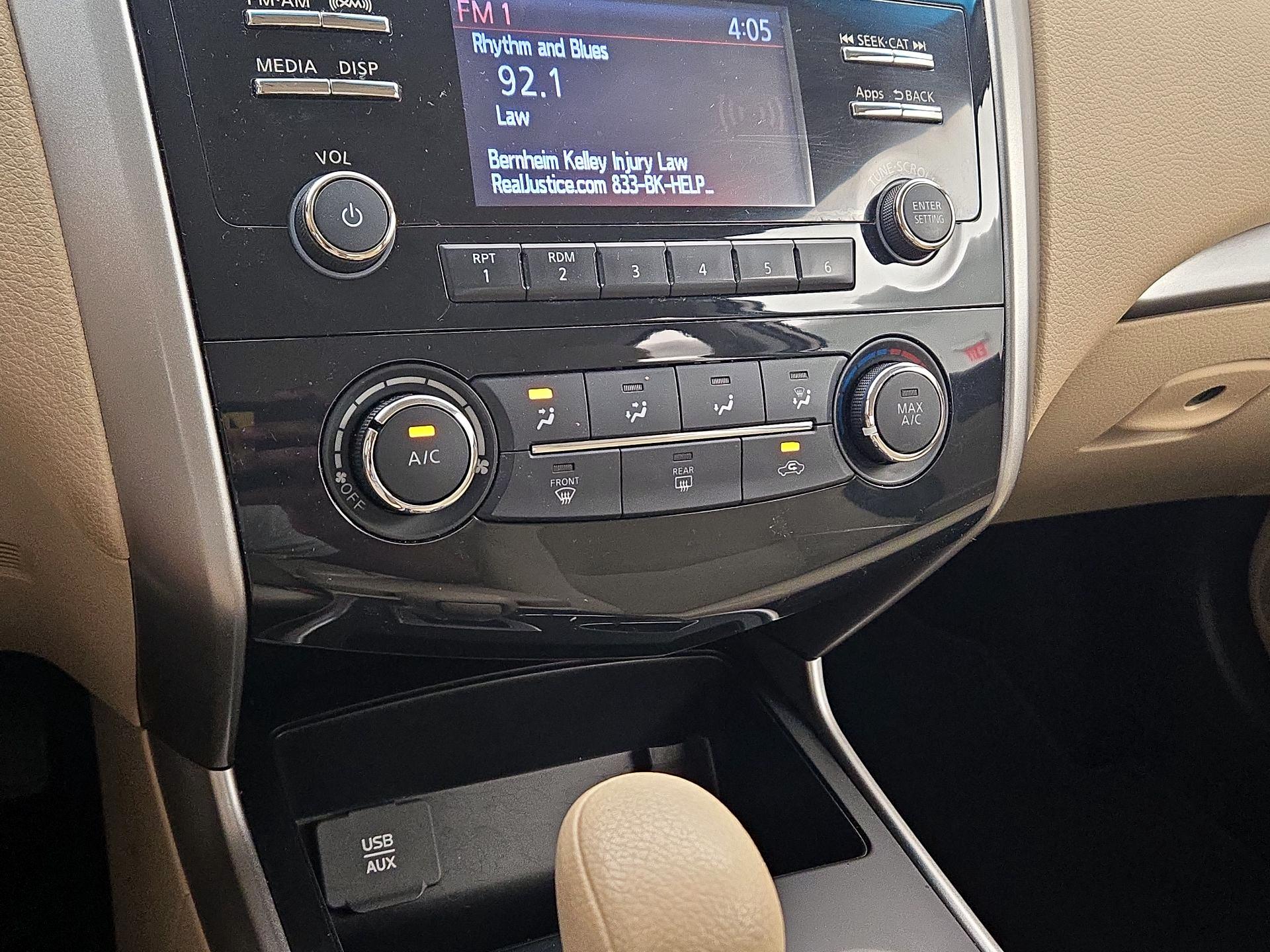 Thumbnail: 2015 Nissan Altima - 16