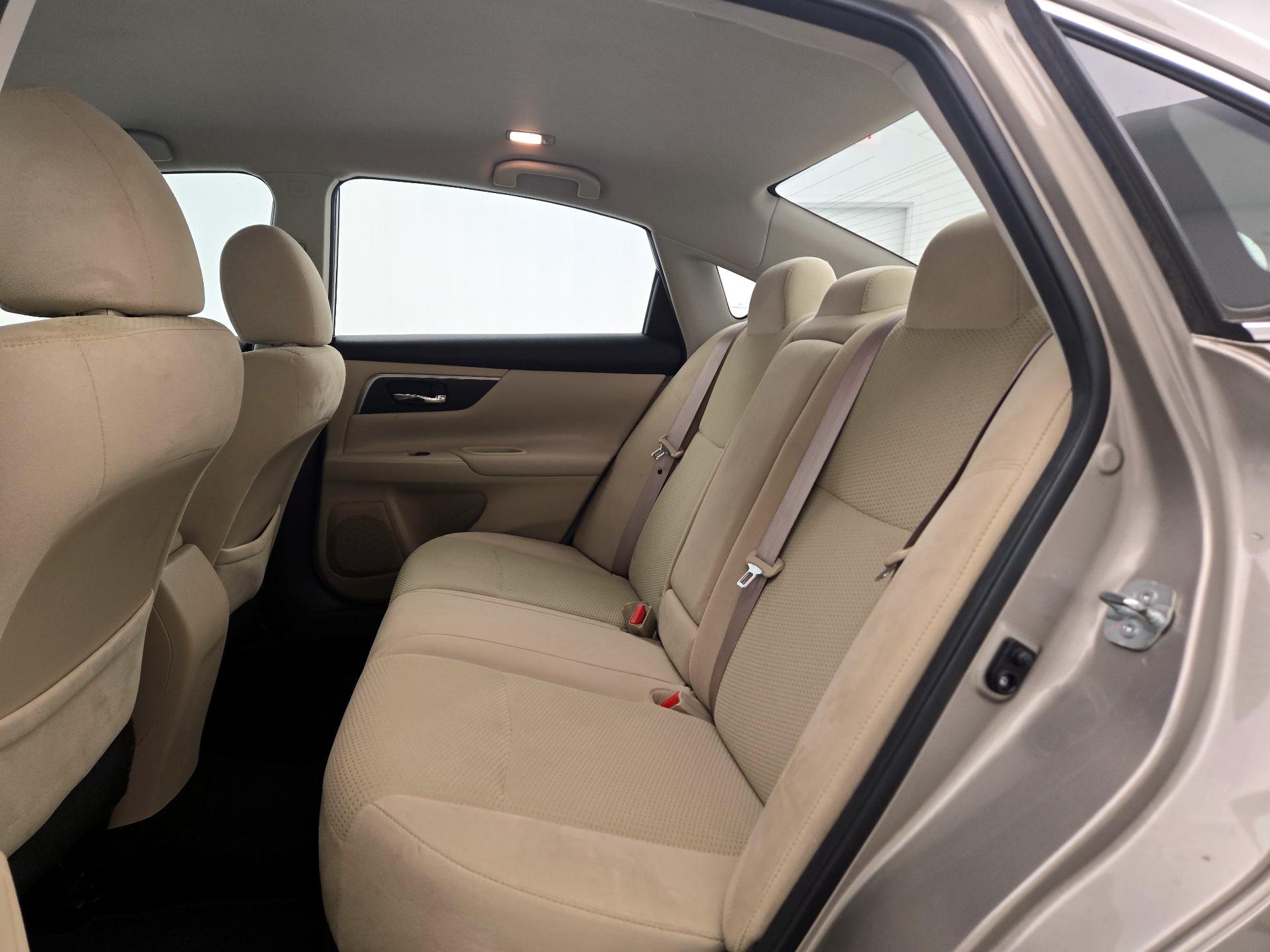 Thumbnail: 2015 Nissan Altima - 19