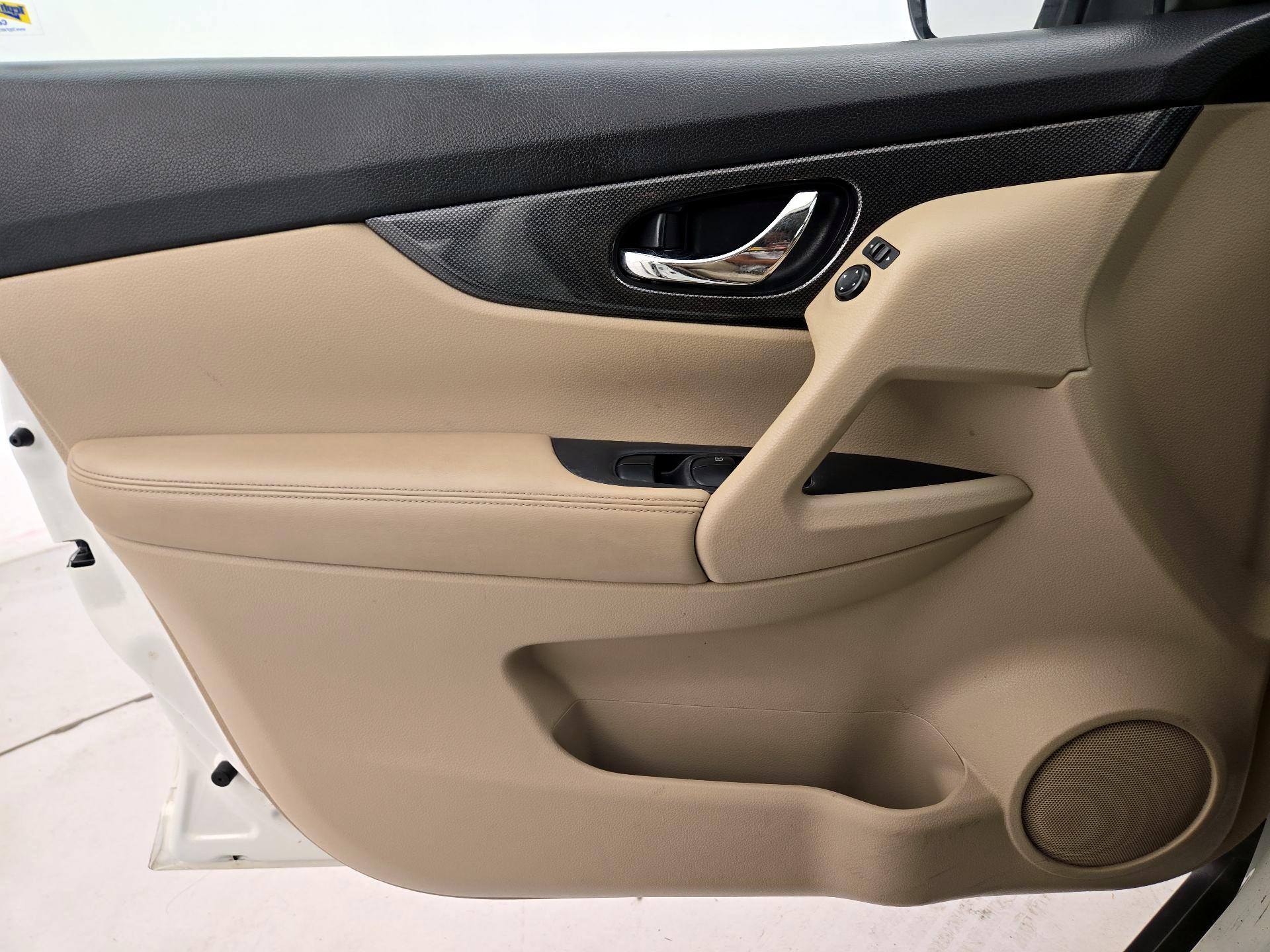 Thumbnail: 2016 Nissan Rogue - 12
