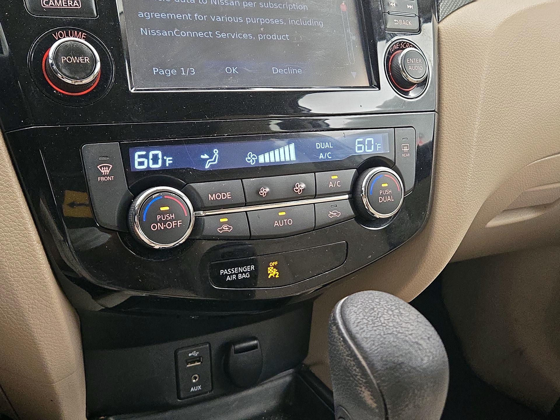 Thumbnail: 2016 Nissan Rogue - 16