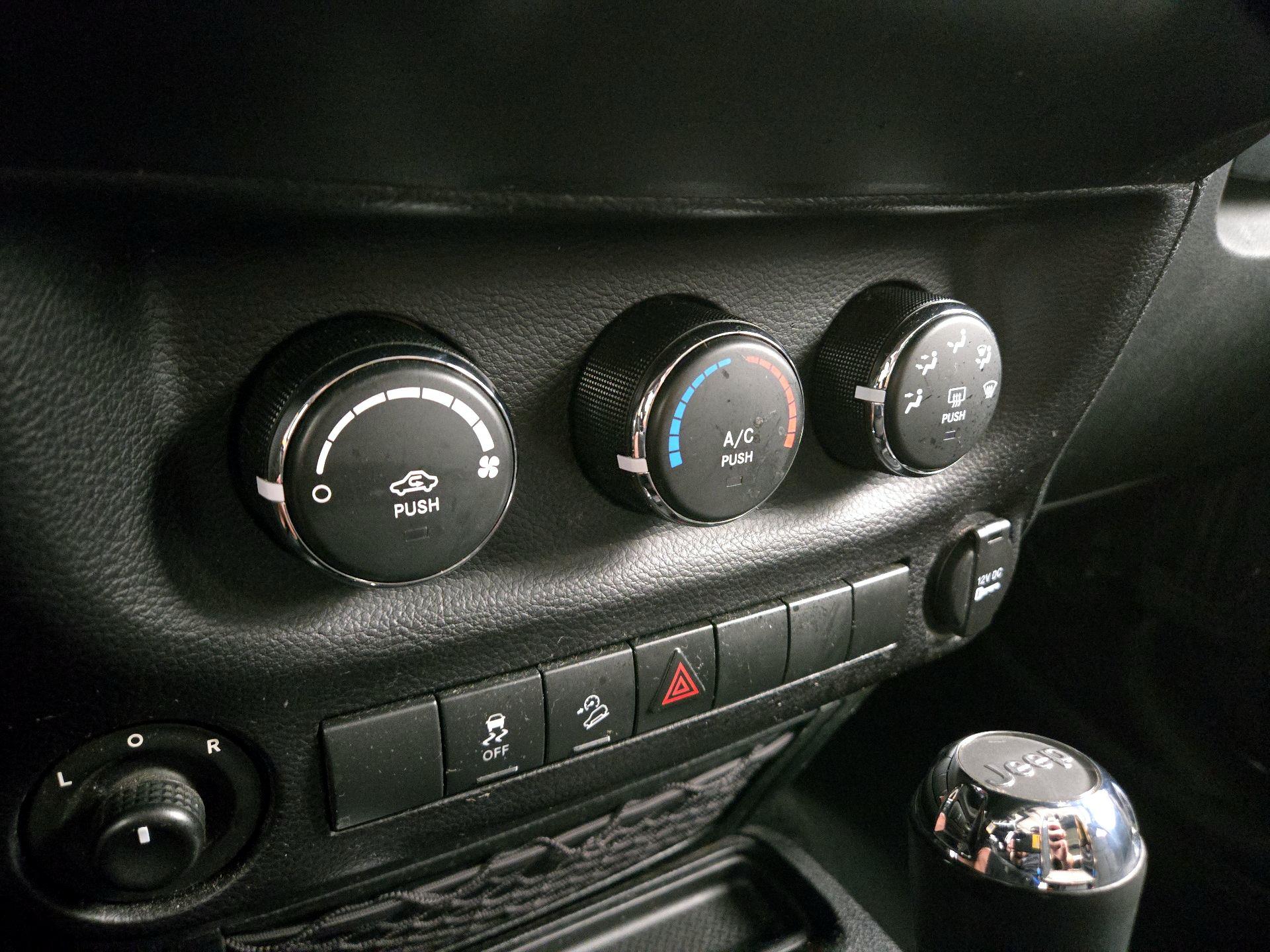 Thumbnail: 2016 Jeep Wrangler - 14