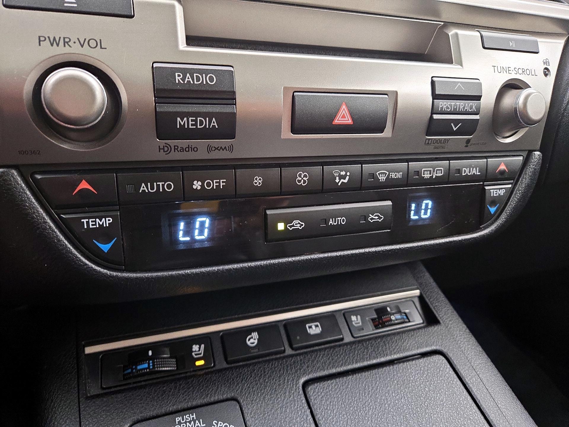 Thumbnail: 2014 Lexus ES - 17