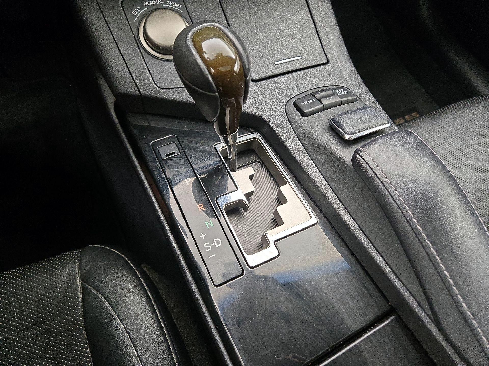 Thumbnail: 2014 Lexus ES - 18