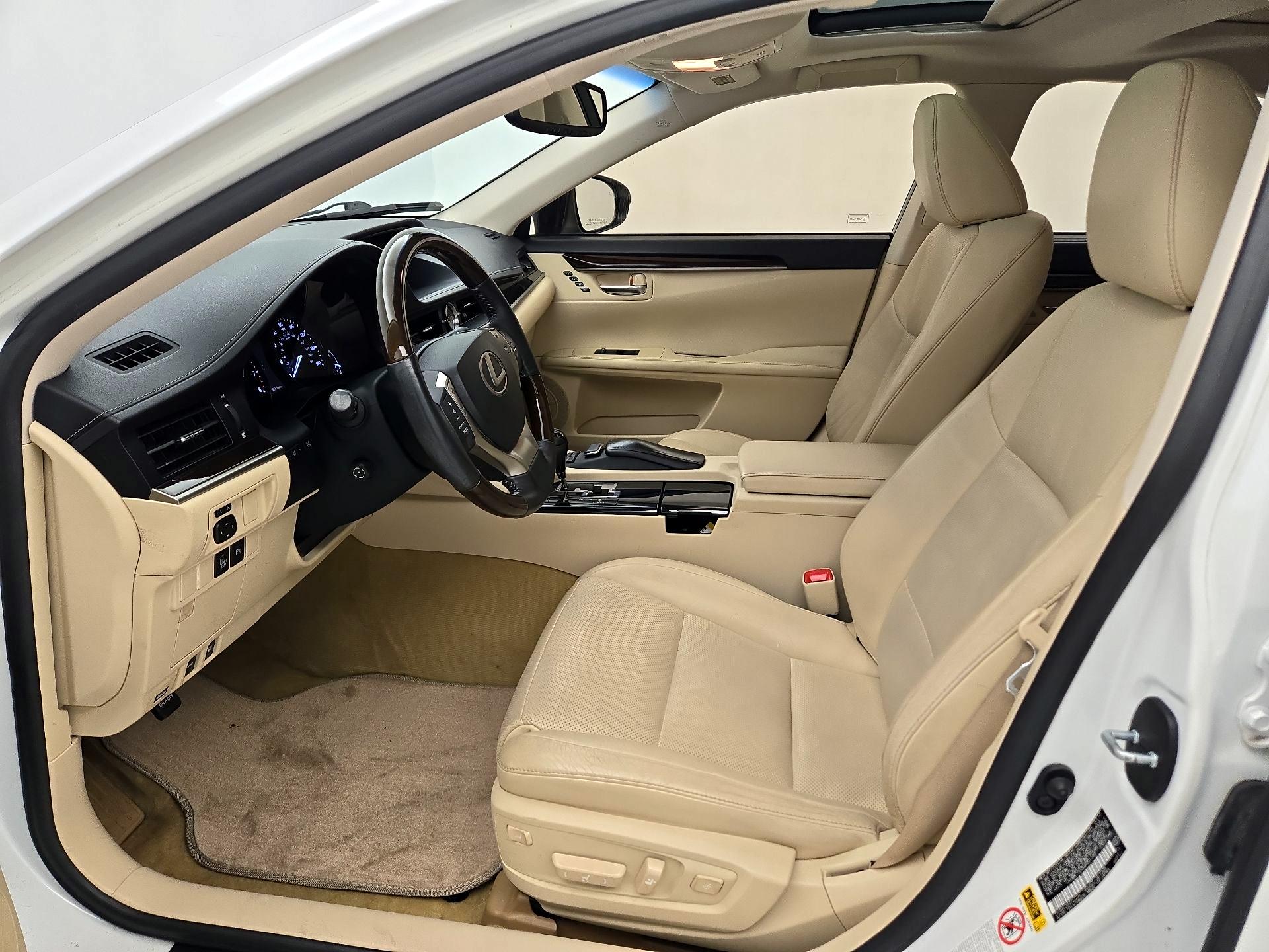 Thumbnail: 2013 Lexus ES - 11