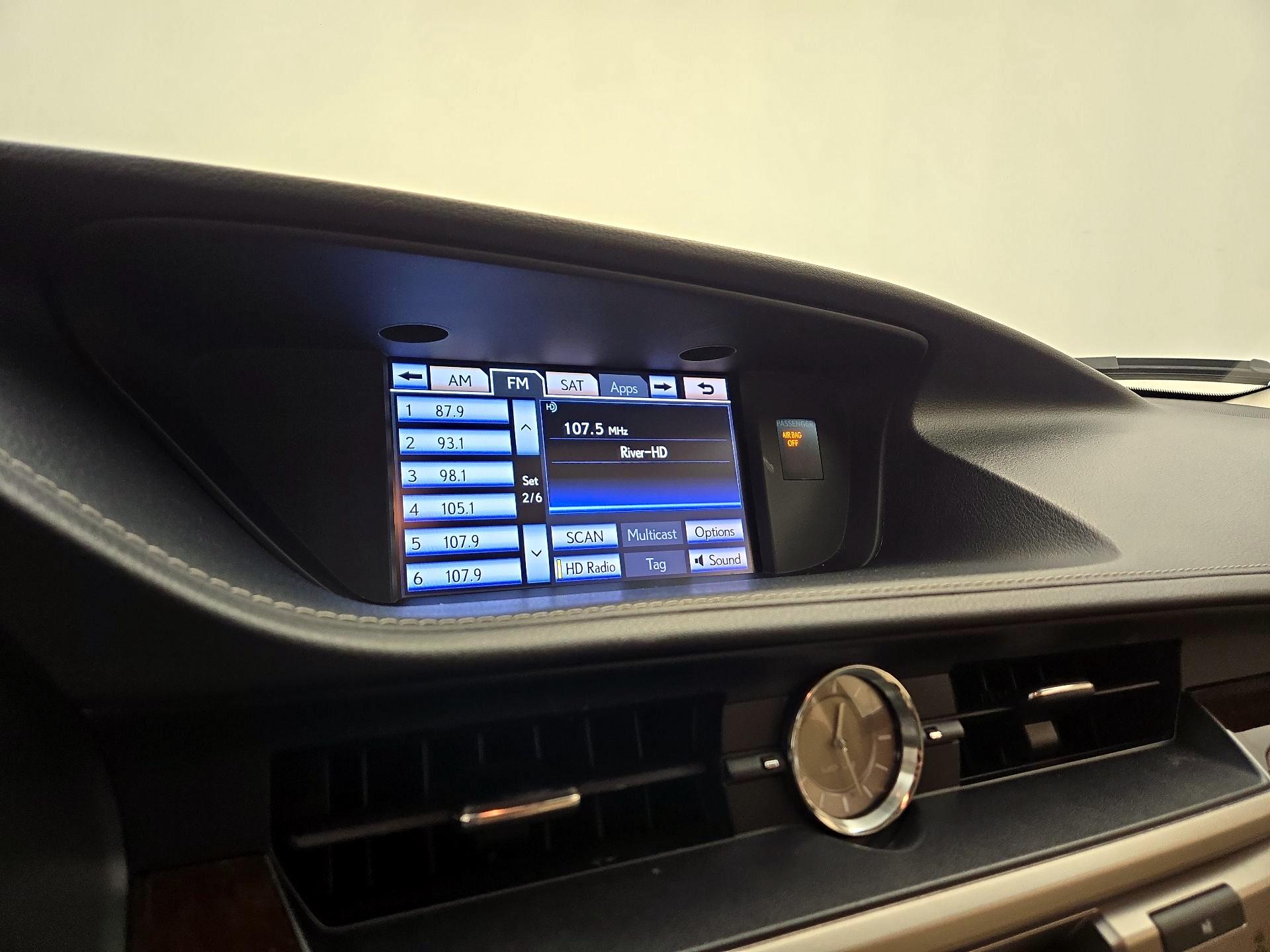 Thumbnail: 2013 Lexus ES - 16