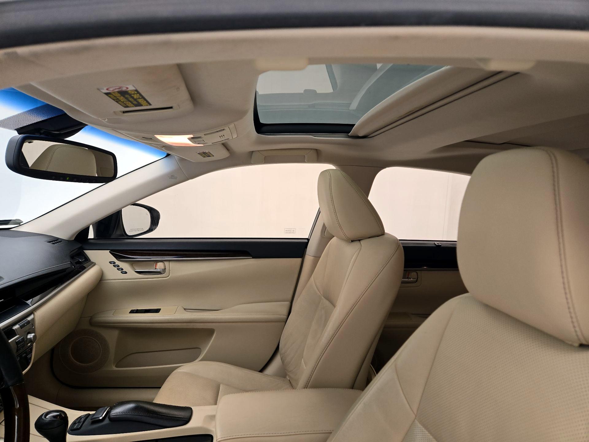 Thumbnail: 2013 Lexus ES - 20