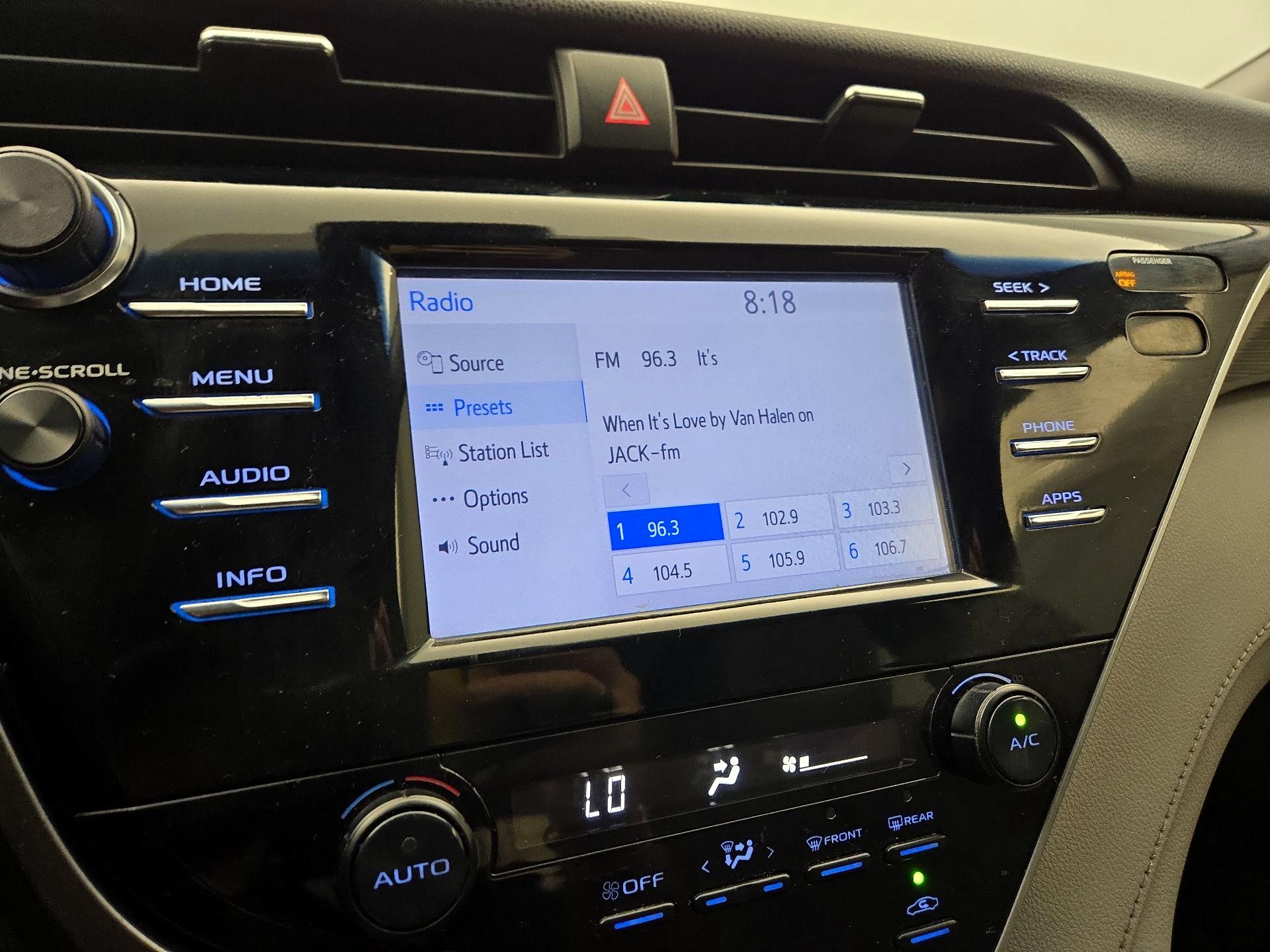 Thumbnail: 2018 Toyota Camry - 15