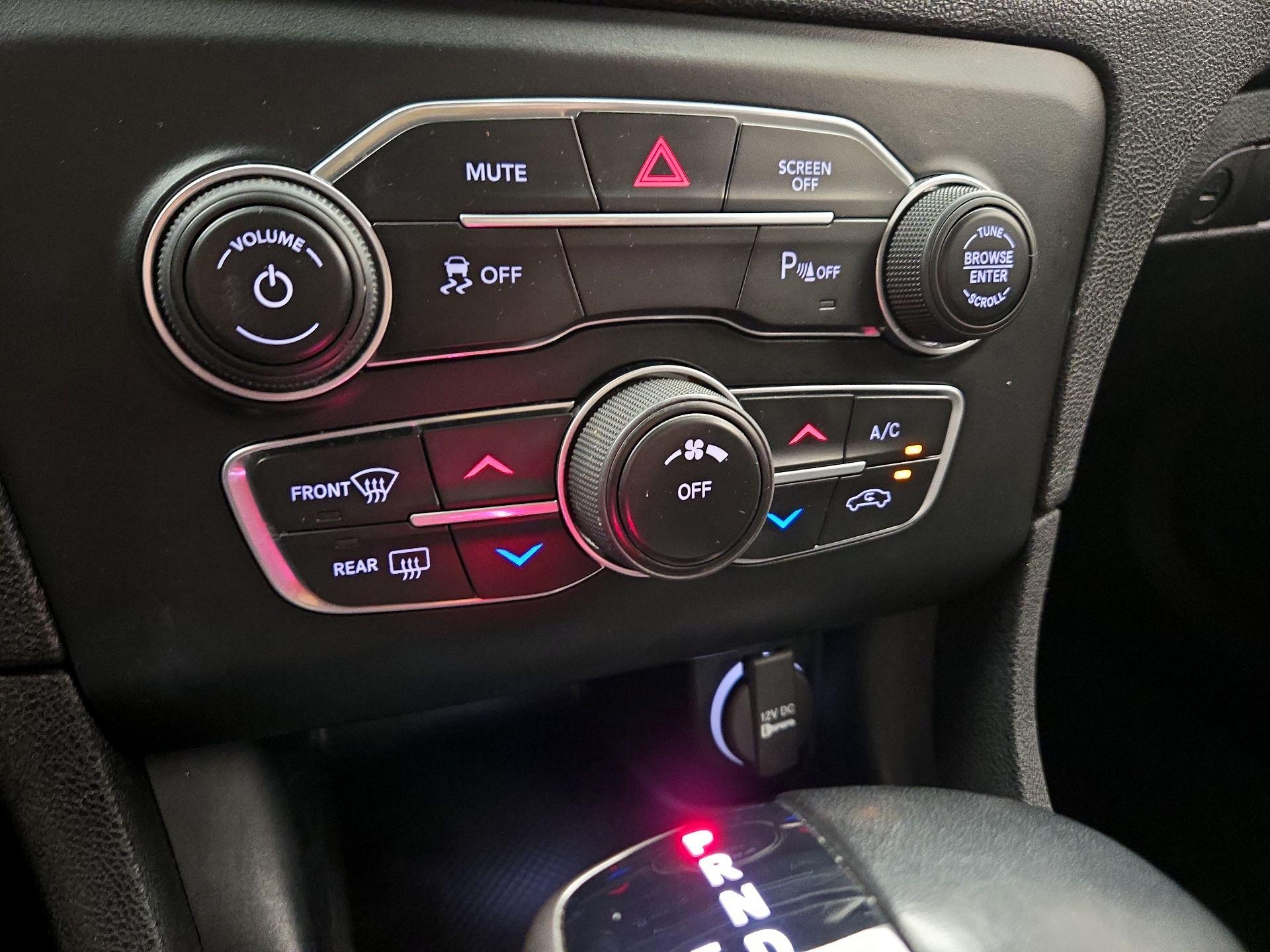 Thumbnail: 2020 Dodge Charger - 16
