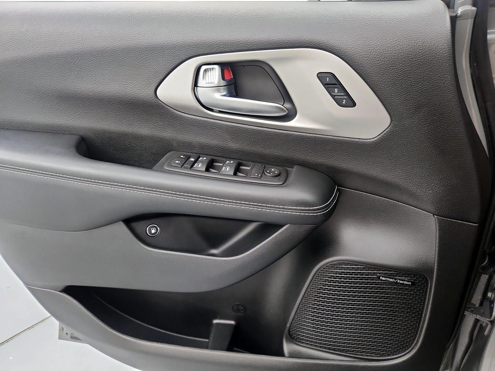 Thumbnail: 2022 Chrysler Pacifica - 12