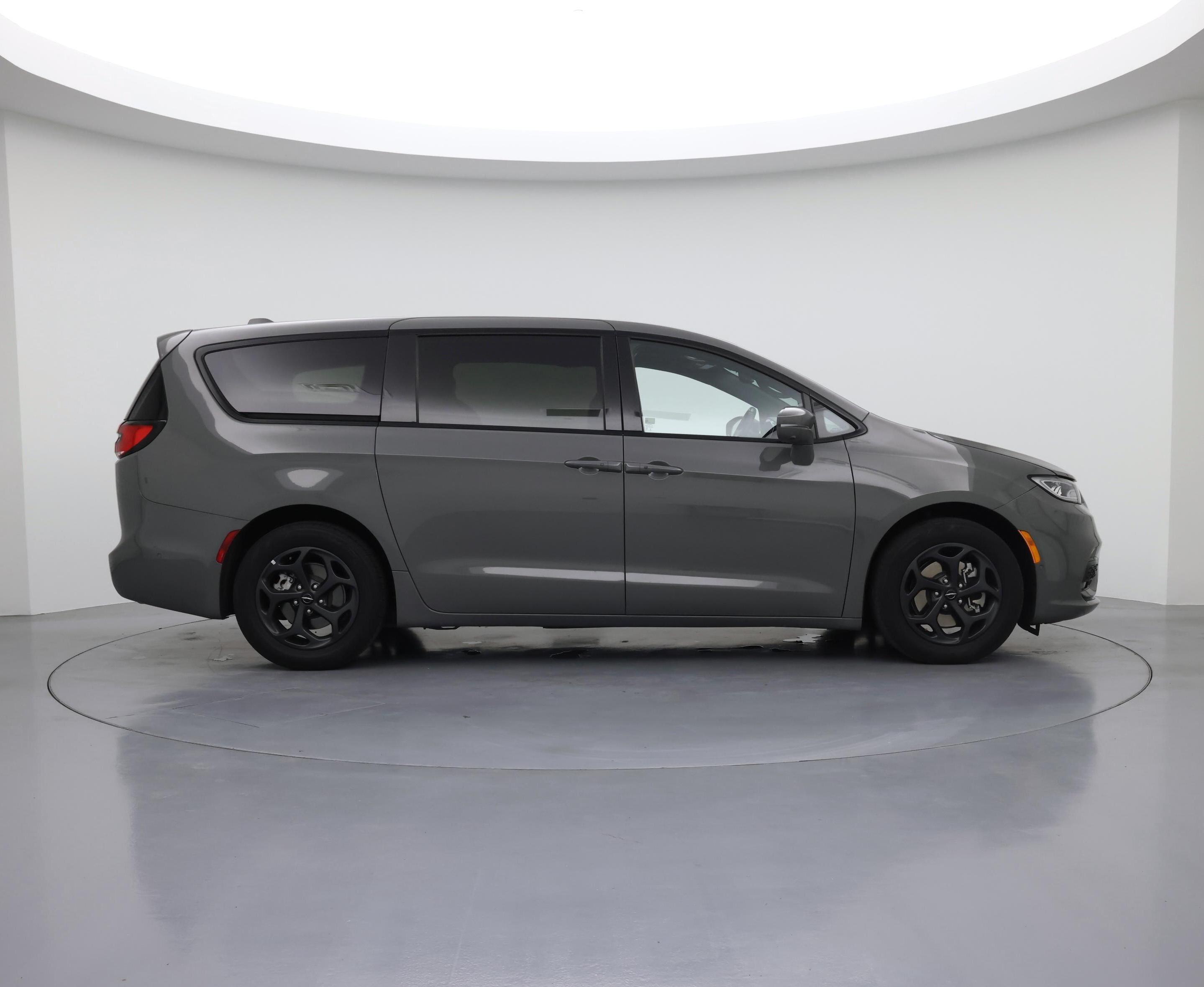 Thumbnail: 2022 Chrysler Pacifica - 7