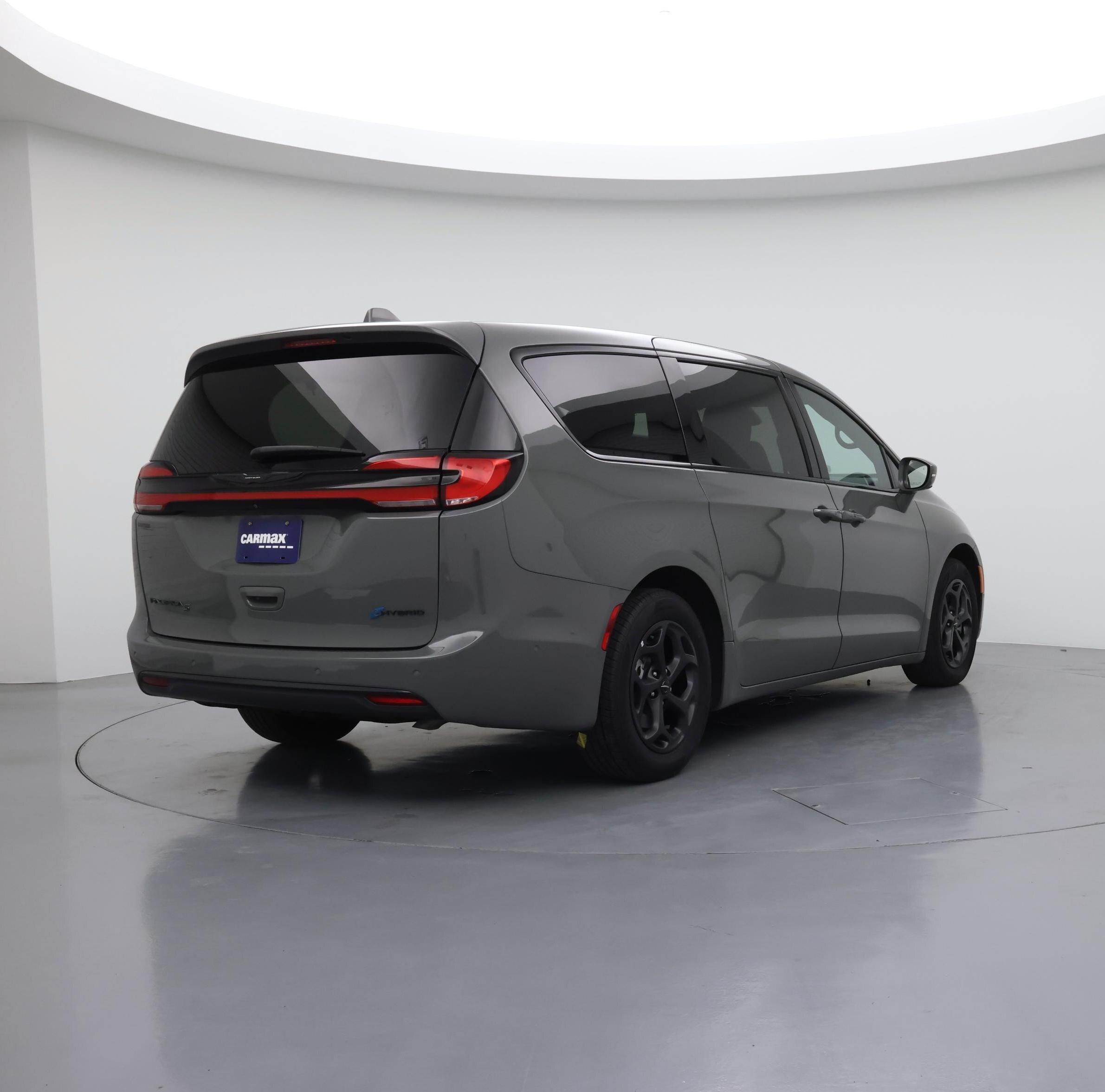 Thumbnail: 2022 Chrysler Pacifica - 8