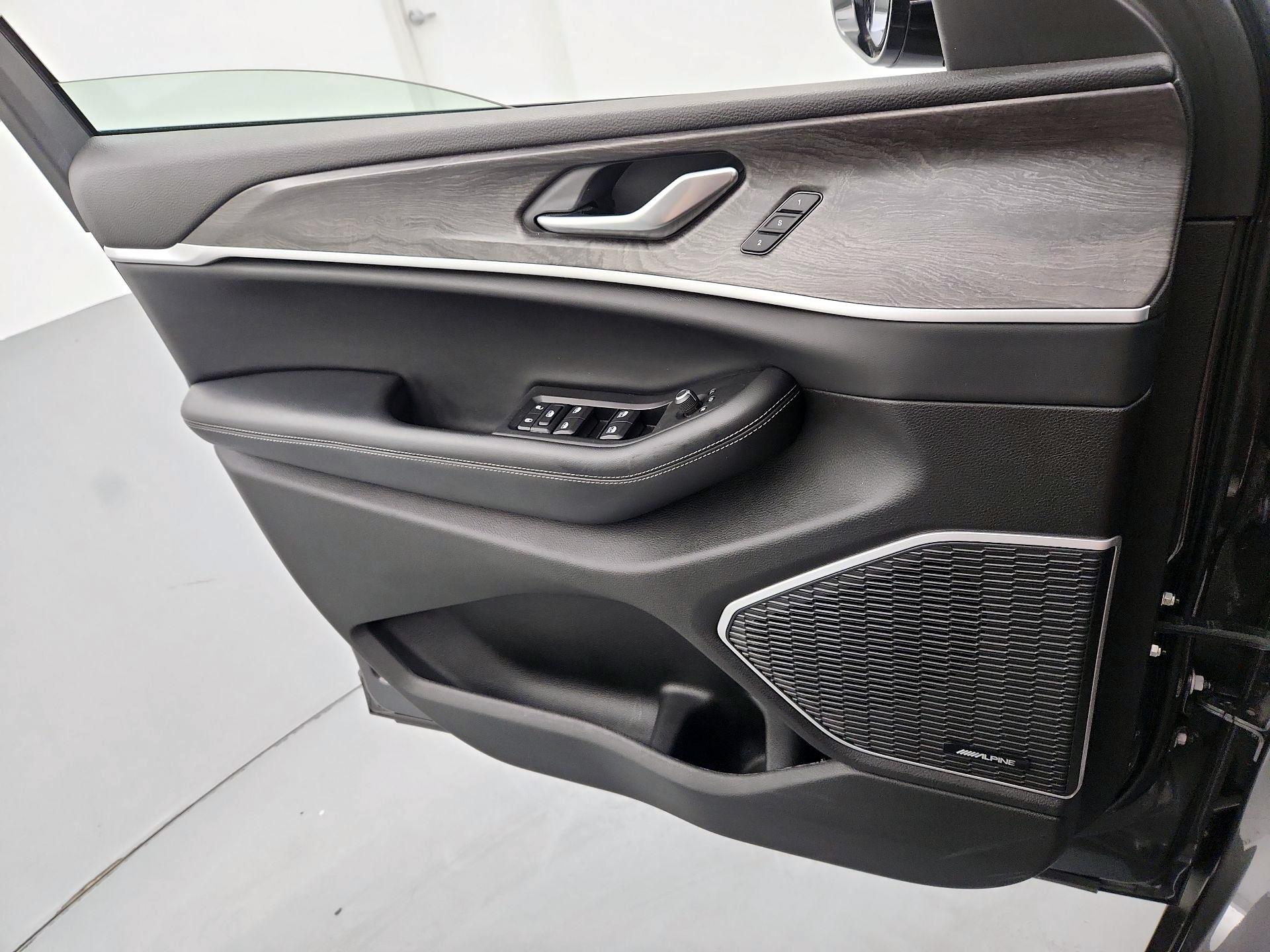 Thumbnail: 2022 Jeep Grand Cherokee - 12
