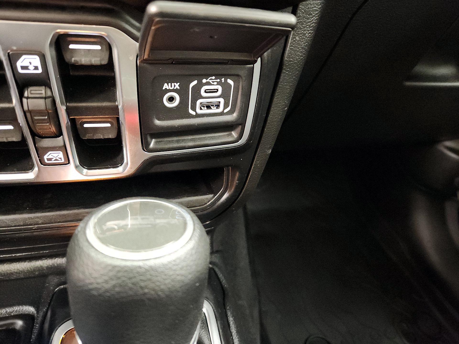 Thumbnail: 2021 Jeep Gladiator - 18