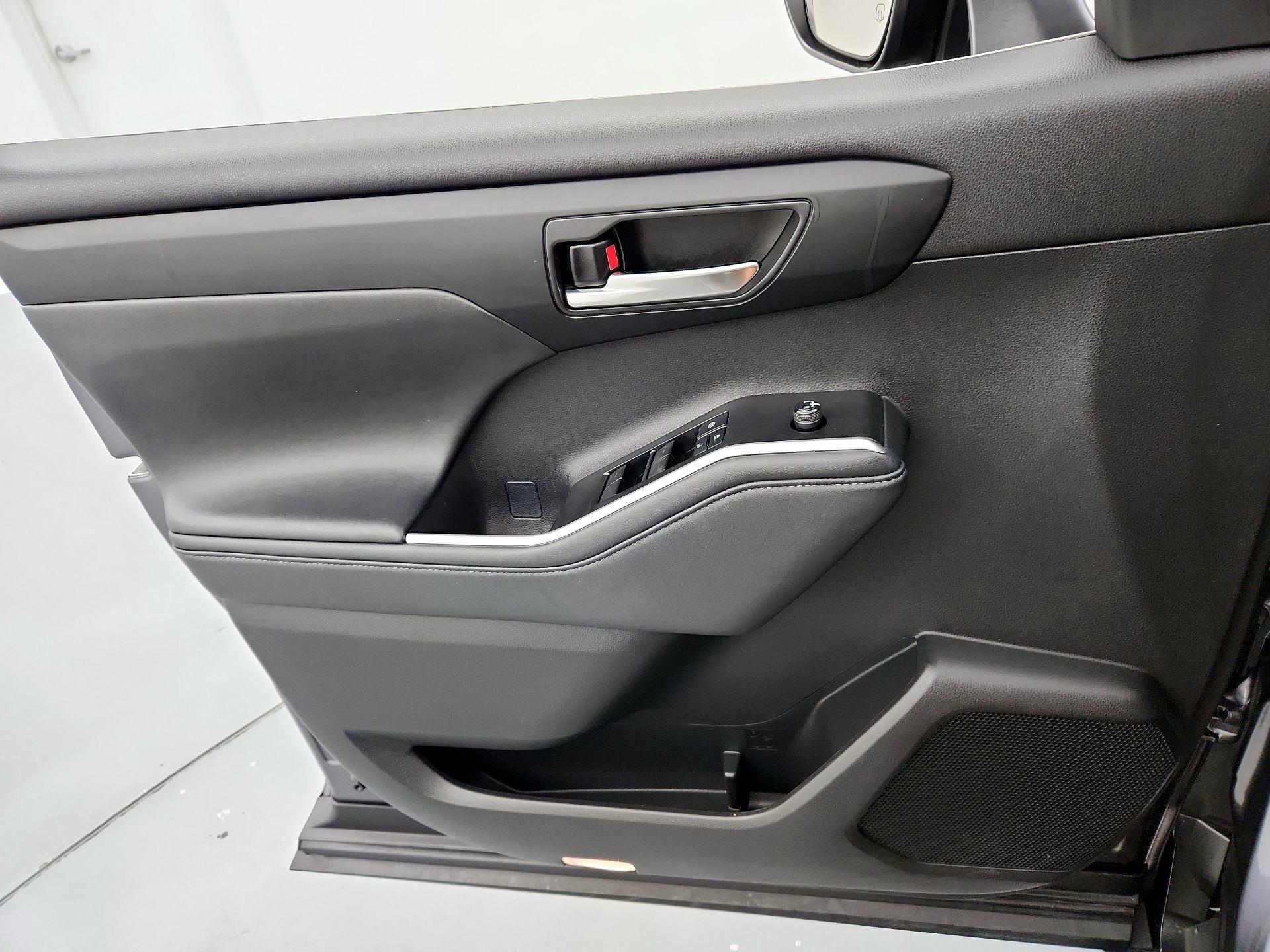 Thumbnail: 2021 Toyota Highlander - 12
