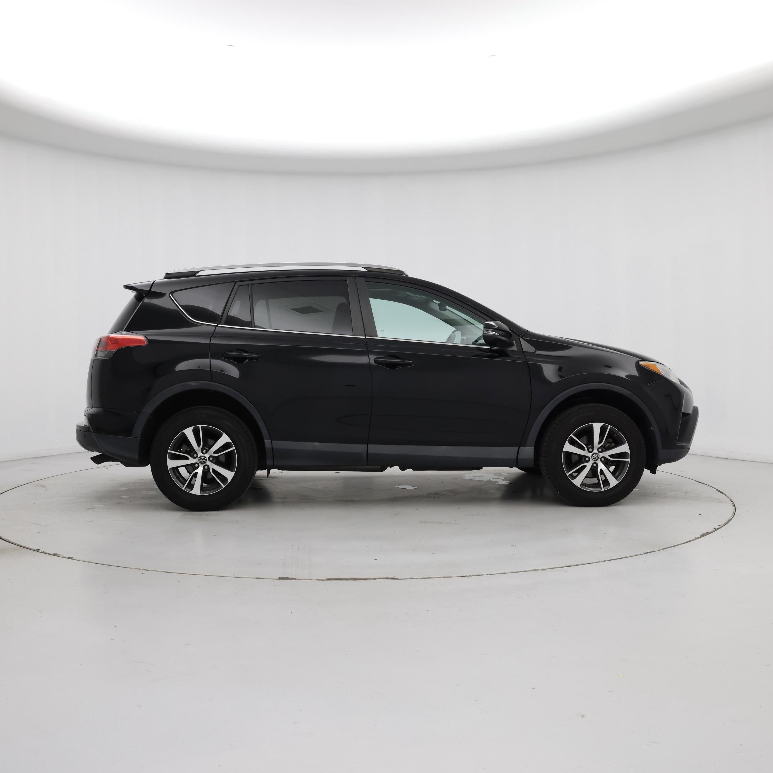 Thumbnail: 2017 Toyota RAV4 - 7