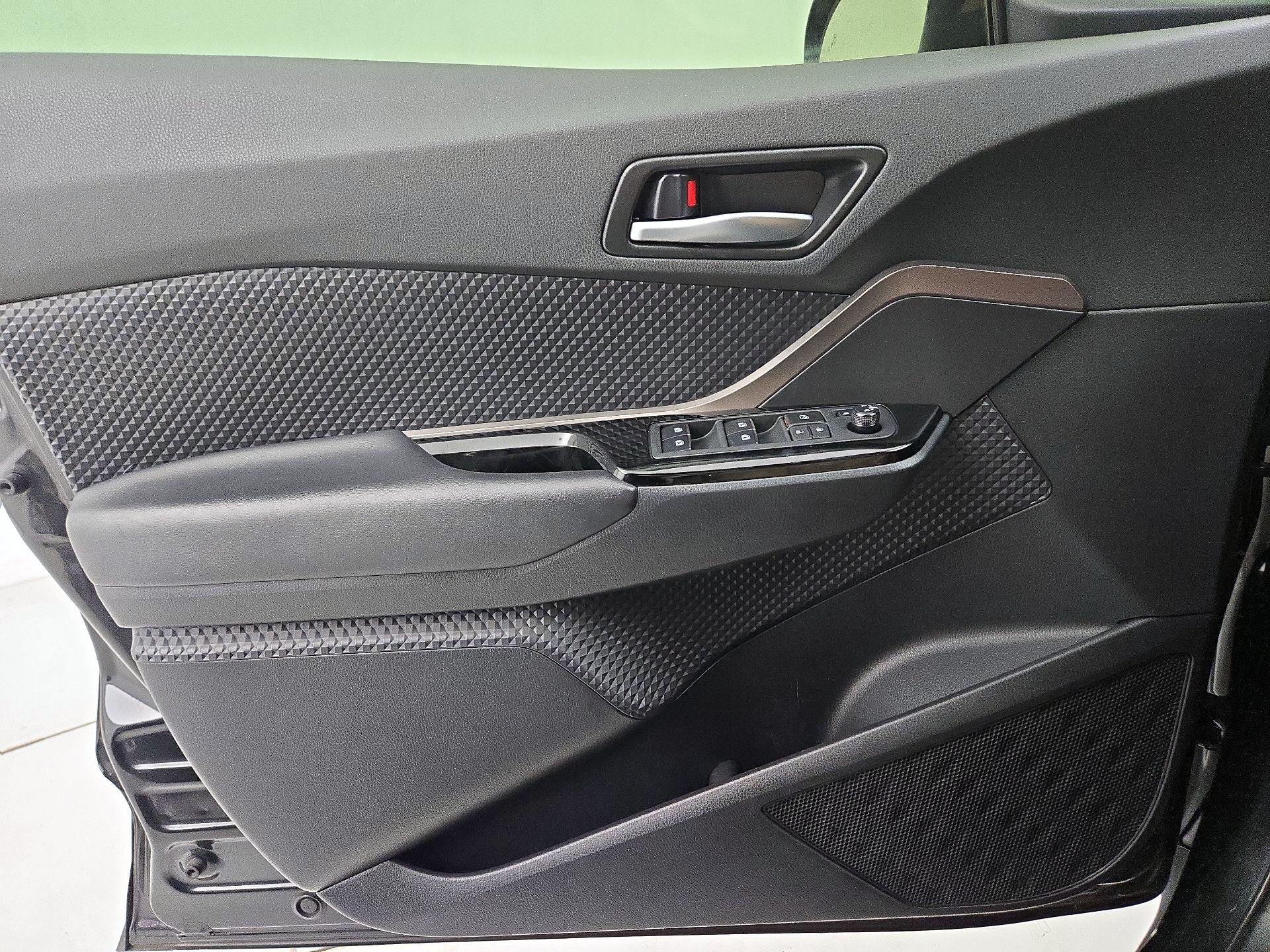 Thumbnail: 2019 Toyota C-HR - 12