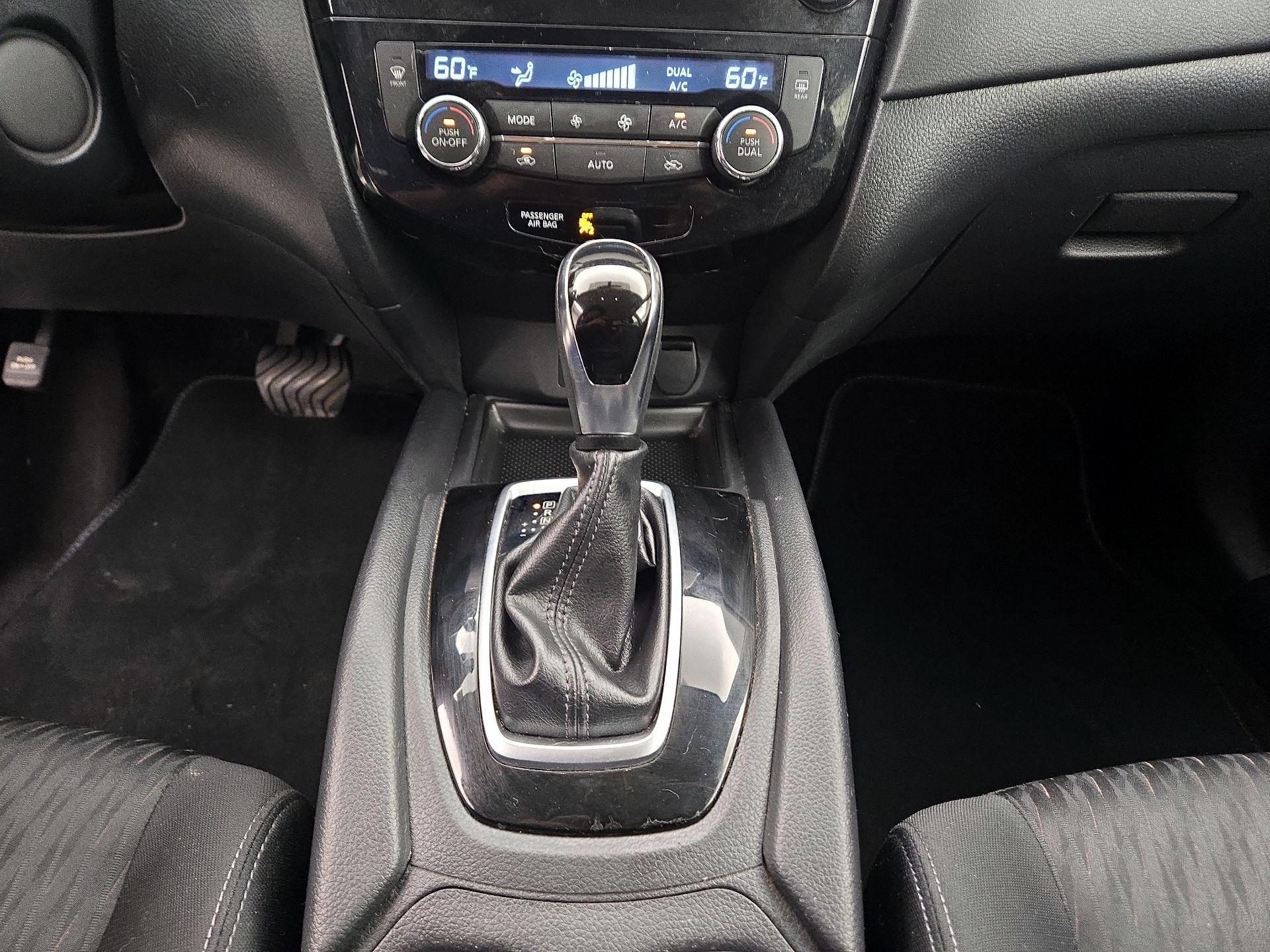 Thumbnail: 2018 Nissan Rogue - 17