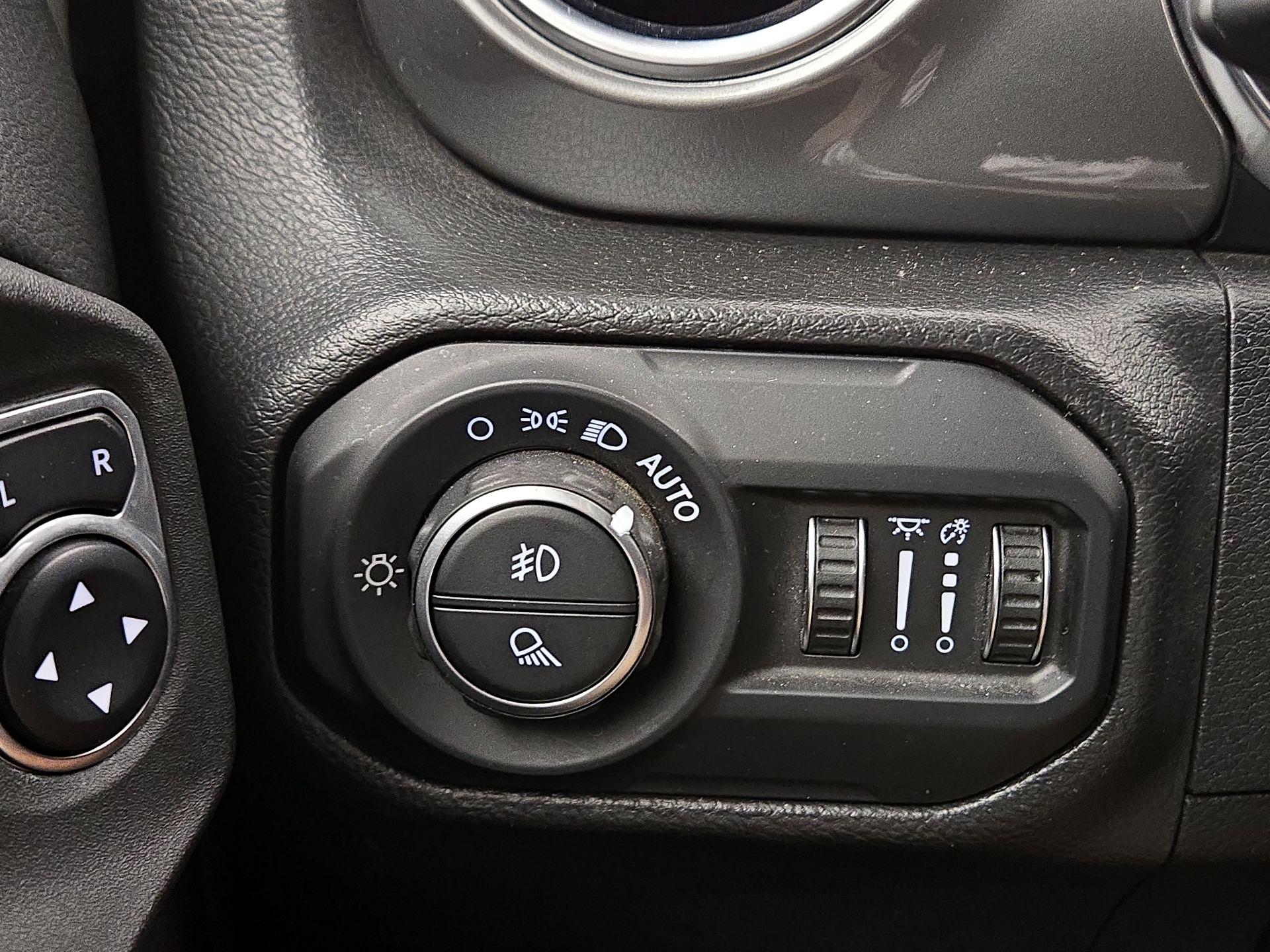 Thumbnail: 2021 Jeep Gladiator - 13