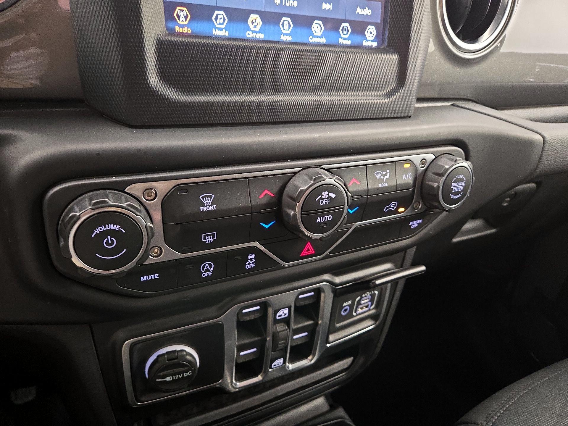 Thumbnail: 2021 Jeep Gladiator - 16