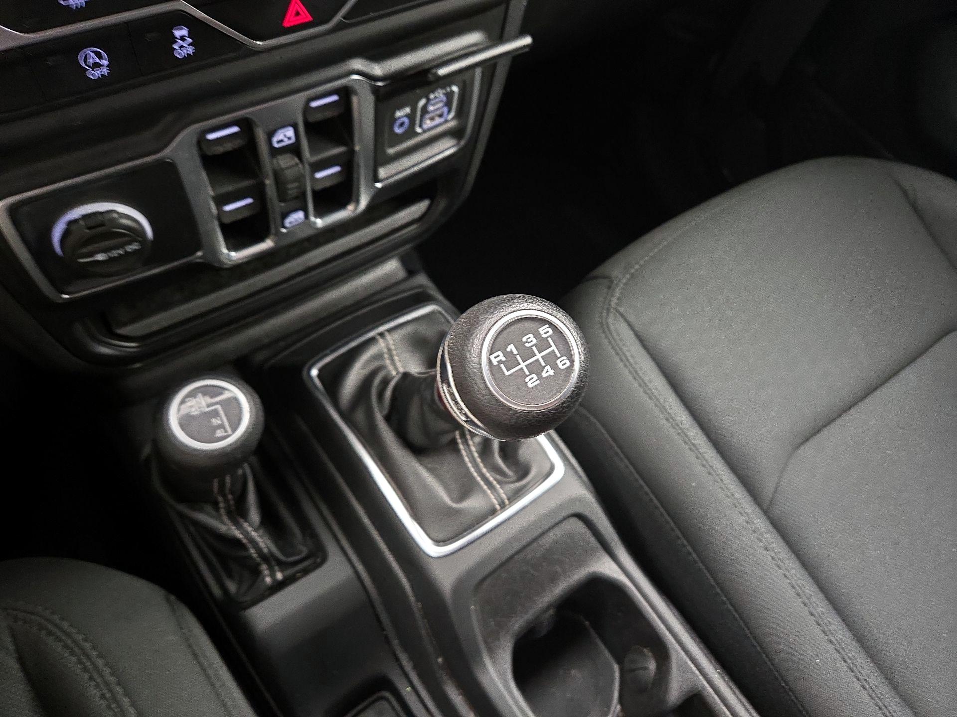 Thumbnail: 2021 Jeep Gladiator - 17