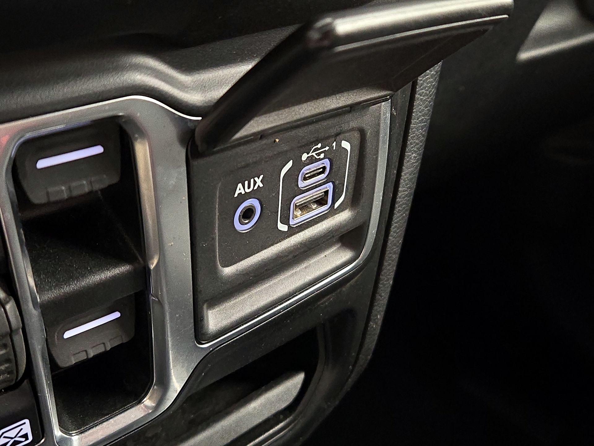 Thumbnail: 2021 Jeep Gladiator - 18