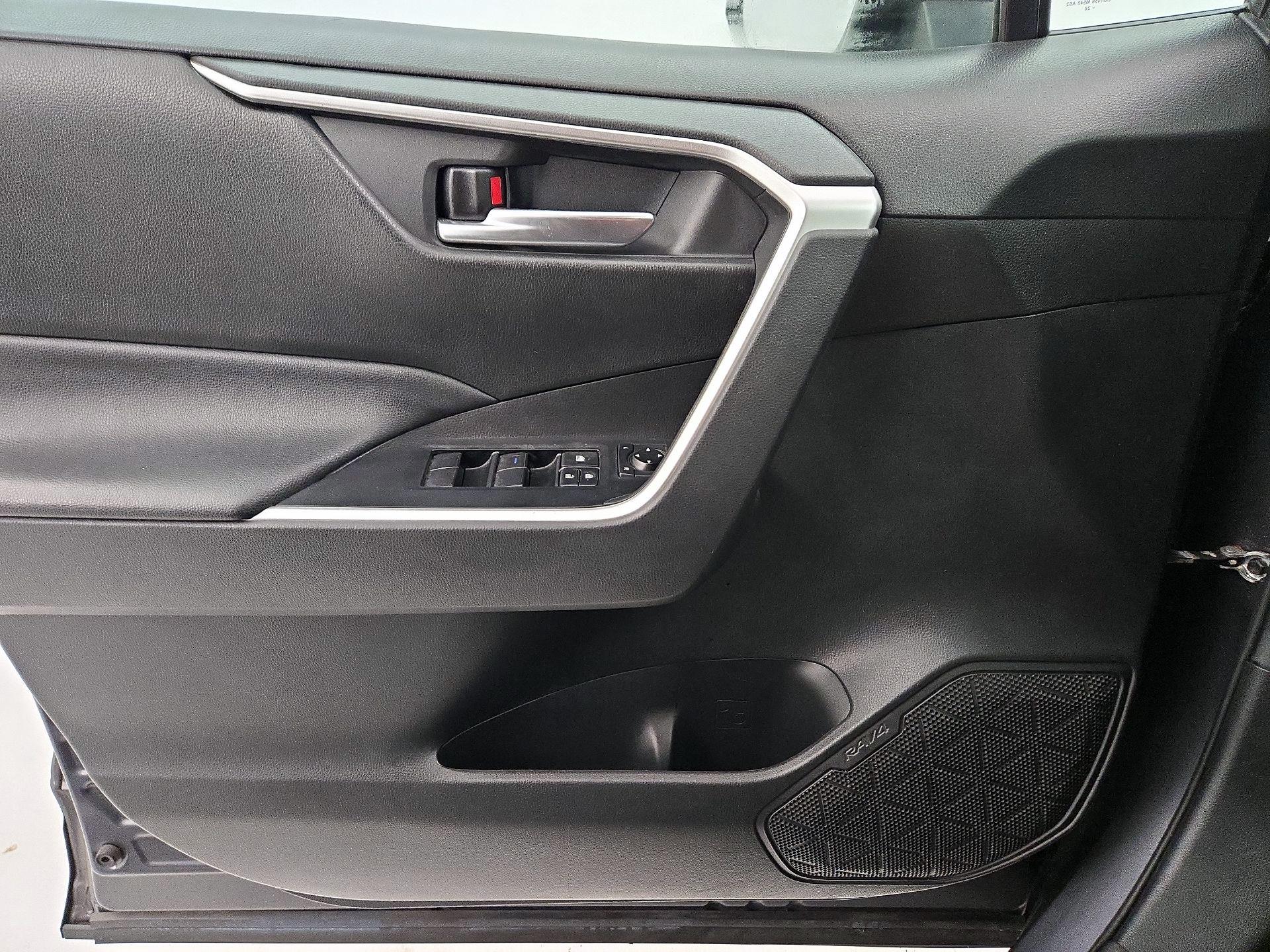 Thumbnail: 2021 Toyota RAV4 - 12