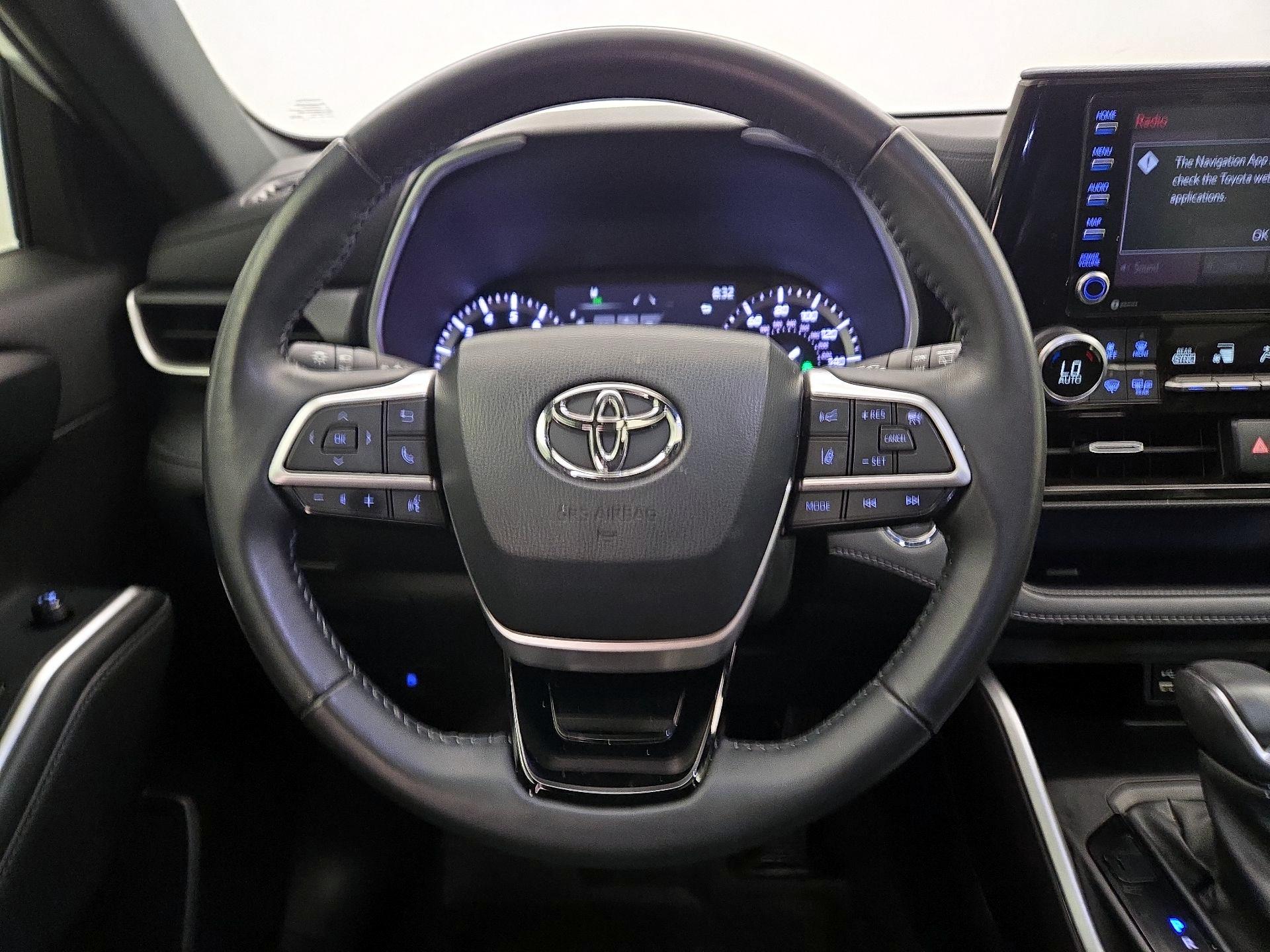 Thumbnail: 2022 Toyota Highlander - 10