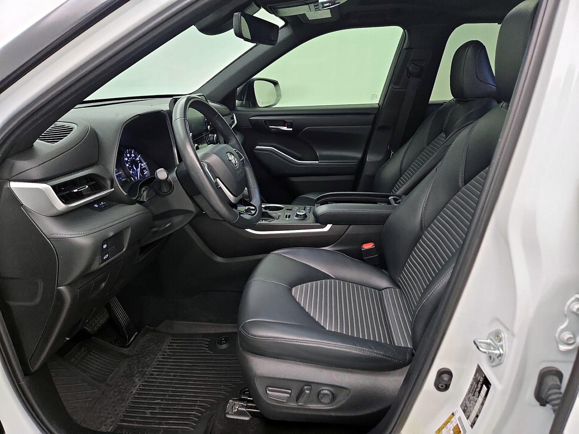 Thumbnail: 2022 Toyota Highlander - 11