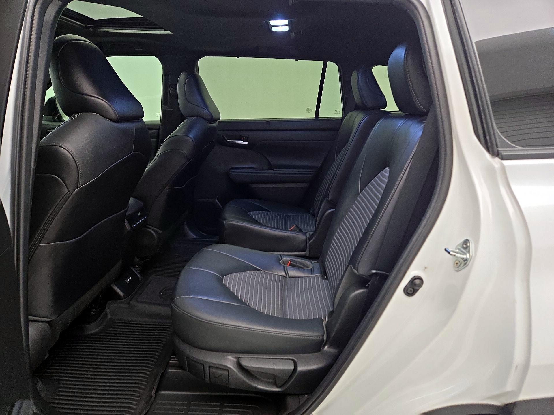 Thumbnail: 2022 Toyota Highlander - 20