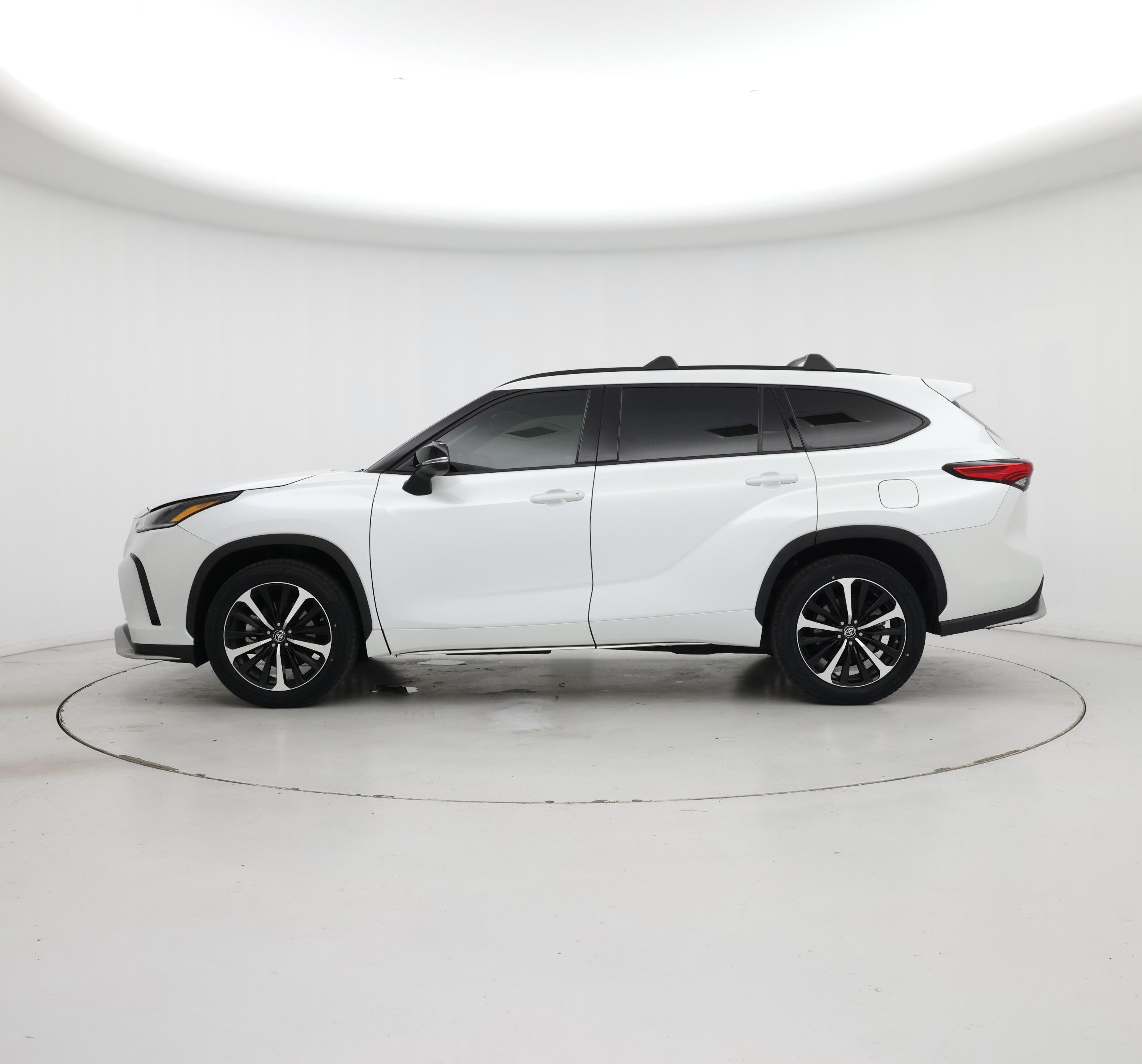 Thumbnail: 2022 Toyota Highlander - 3