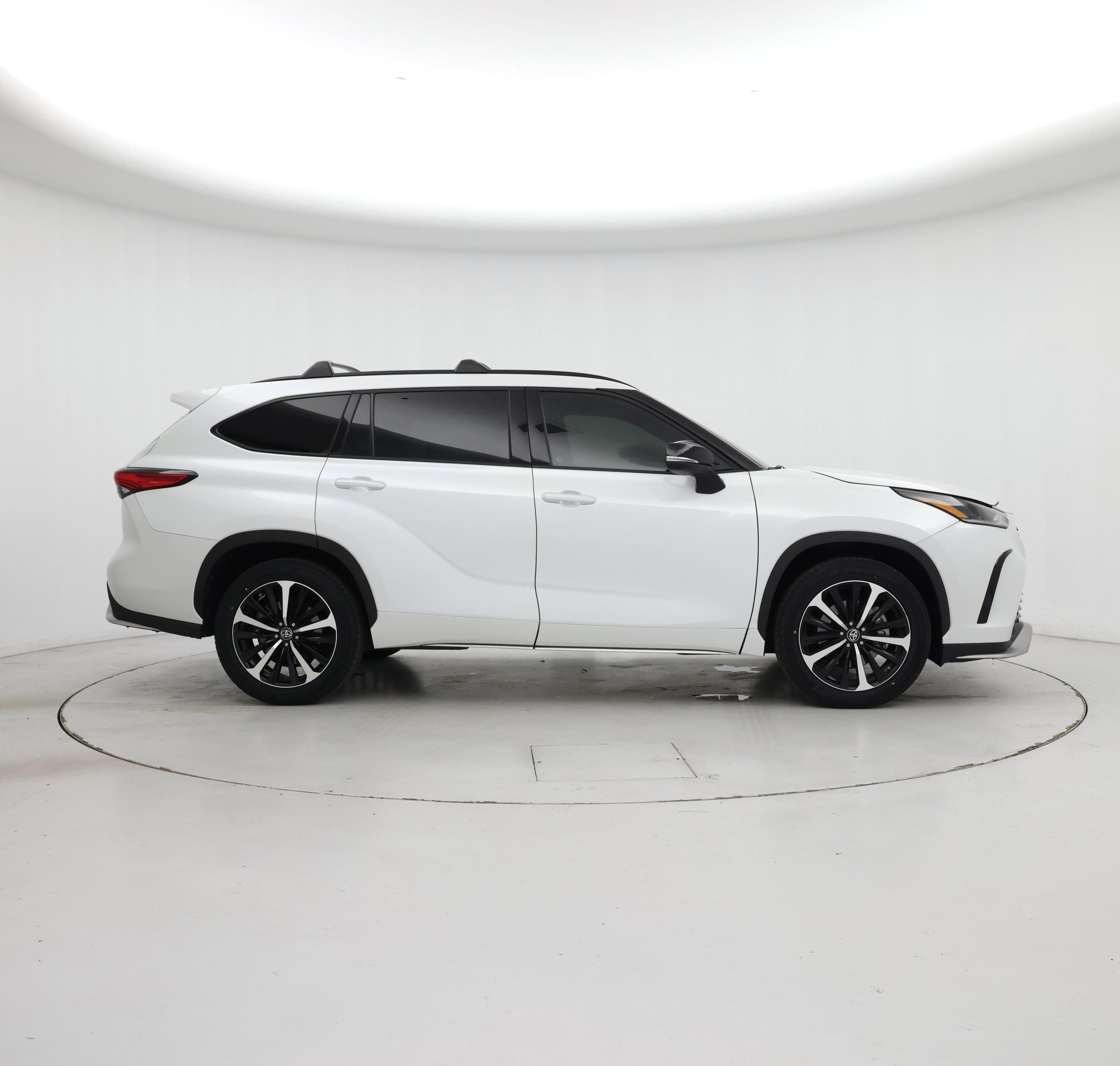 Thumbnail: 2022 Toyota Highlander - 7