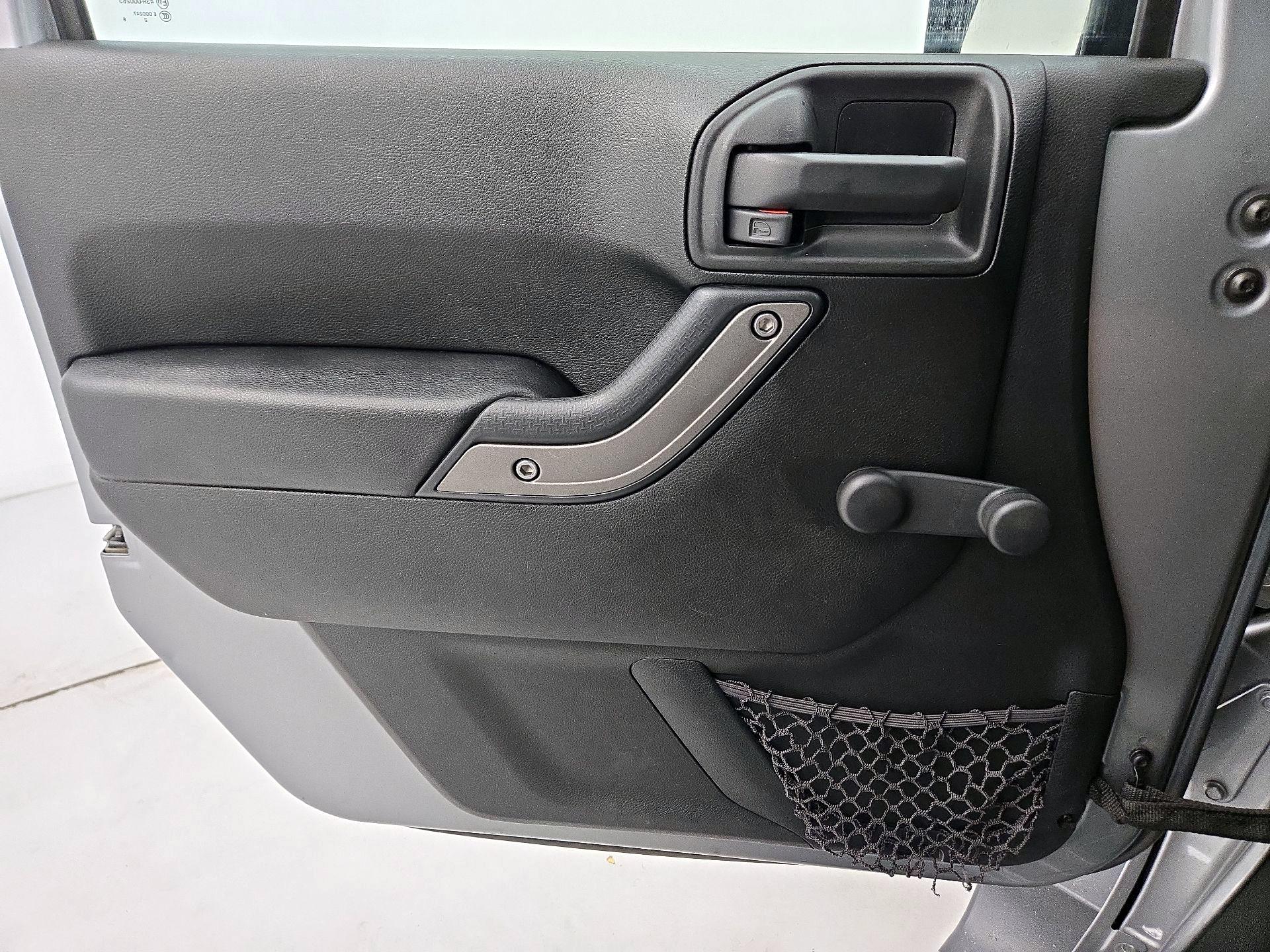 Thumbnail: 2017 Jeep Wrangler - 12