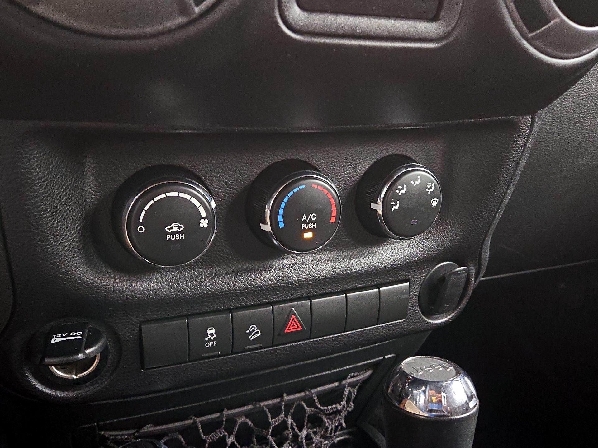Thumbnail: 2017 Jeep Wrangler - 14