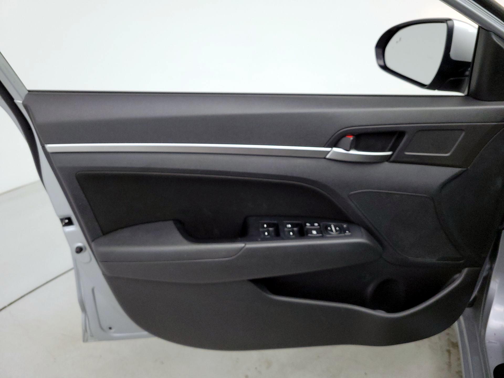 Thumbnail: 2020 Hyundai Elantra - 12