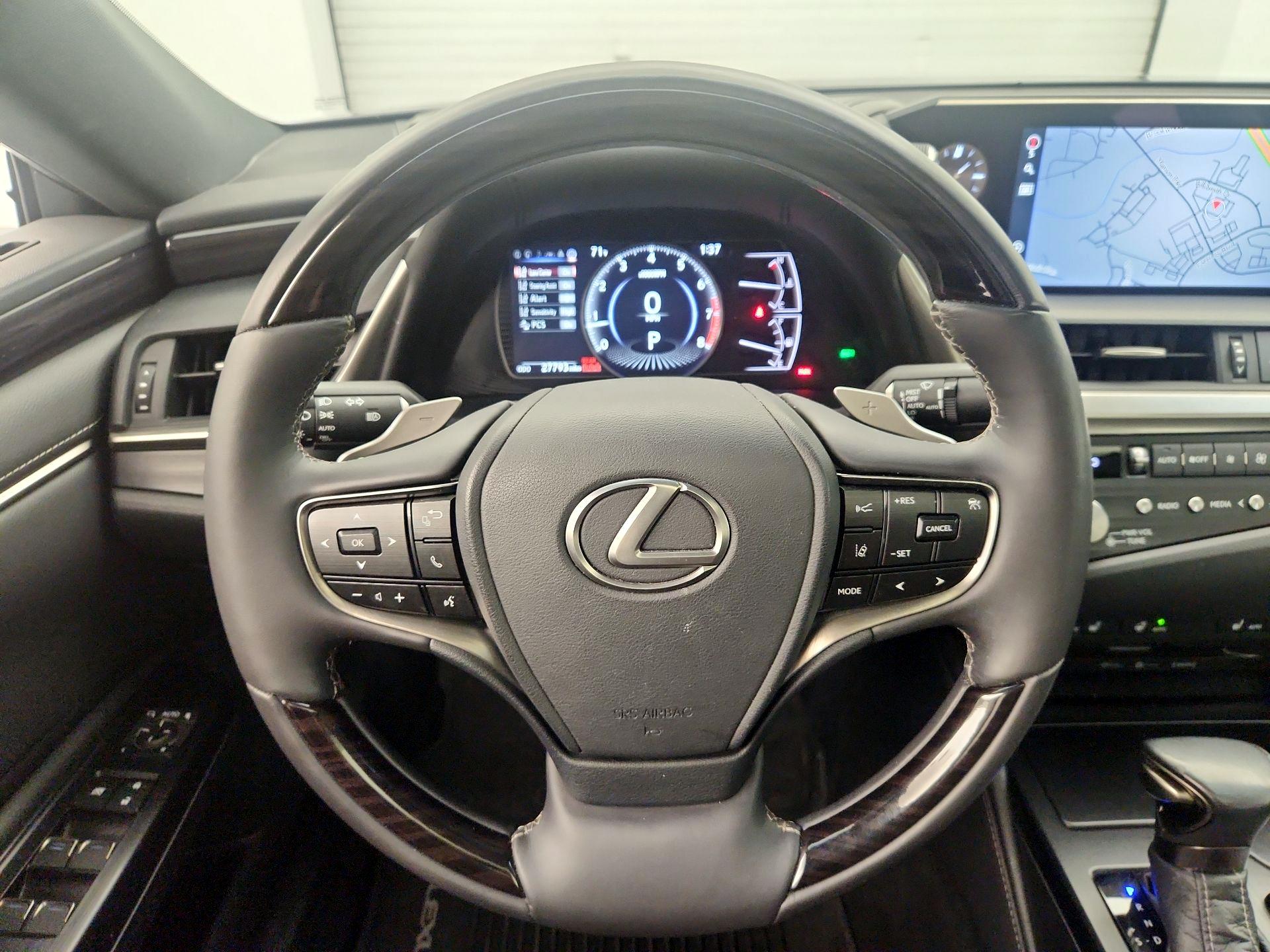 Thumbnail: 2021 Lexus ES - 10