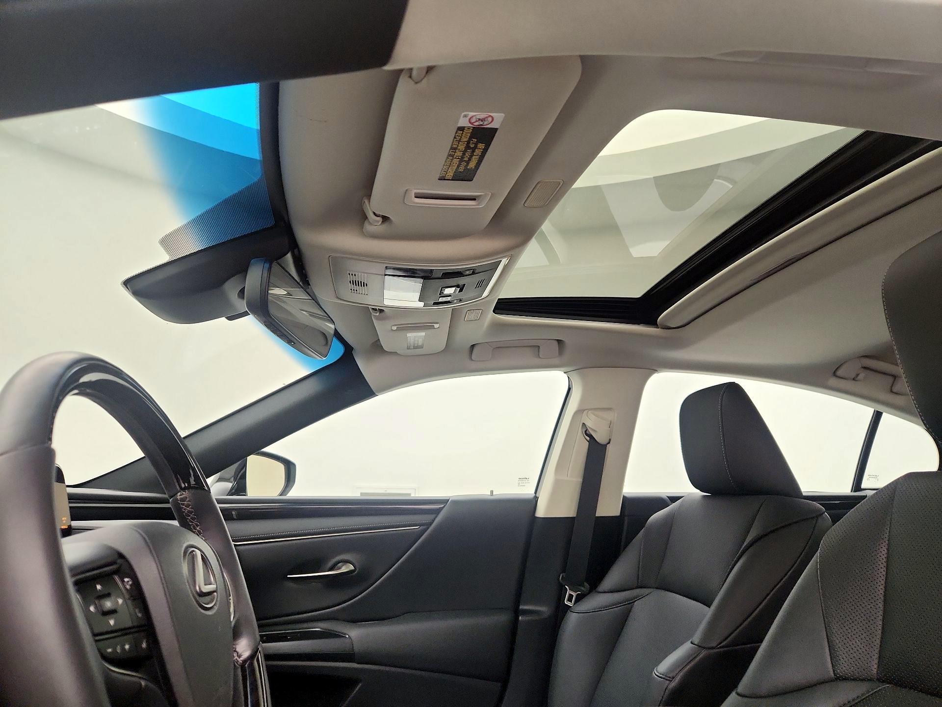 Thumbnail: 2021 Lexus ES - 20