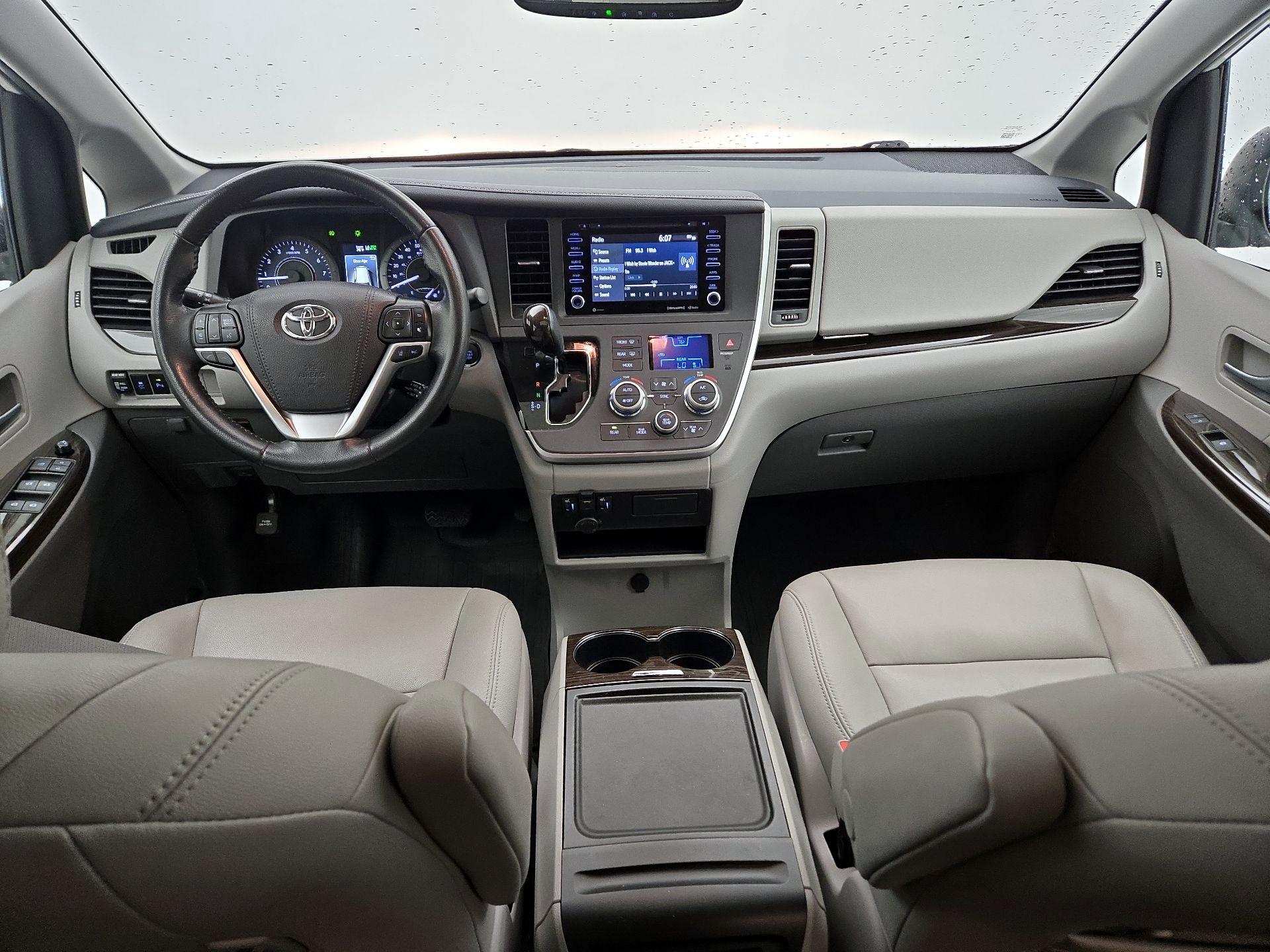 Thumbnail: 2020 Toyota Sienna - 9