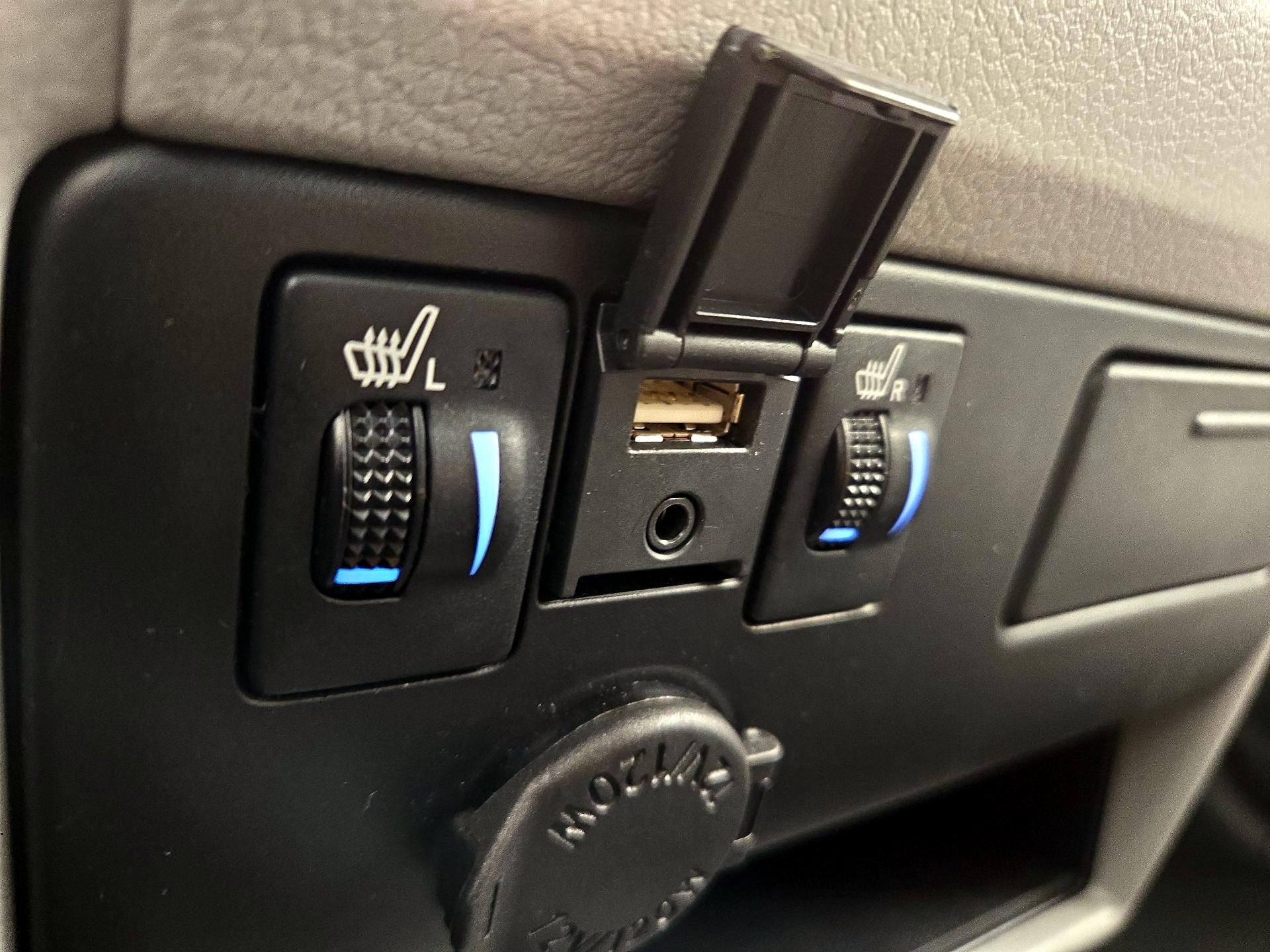 Thumbnail: 2020 Toyota Sienna - 18