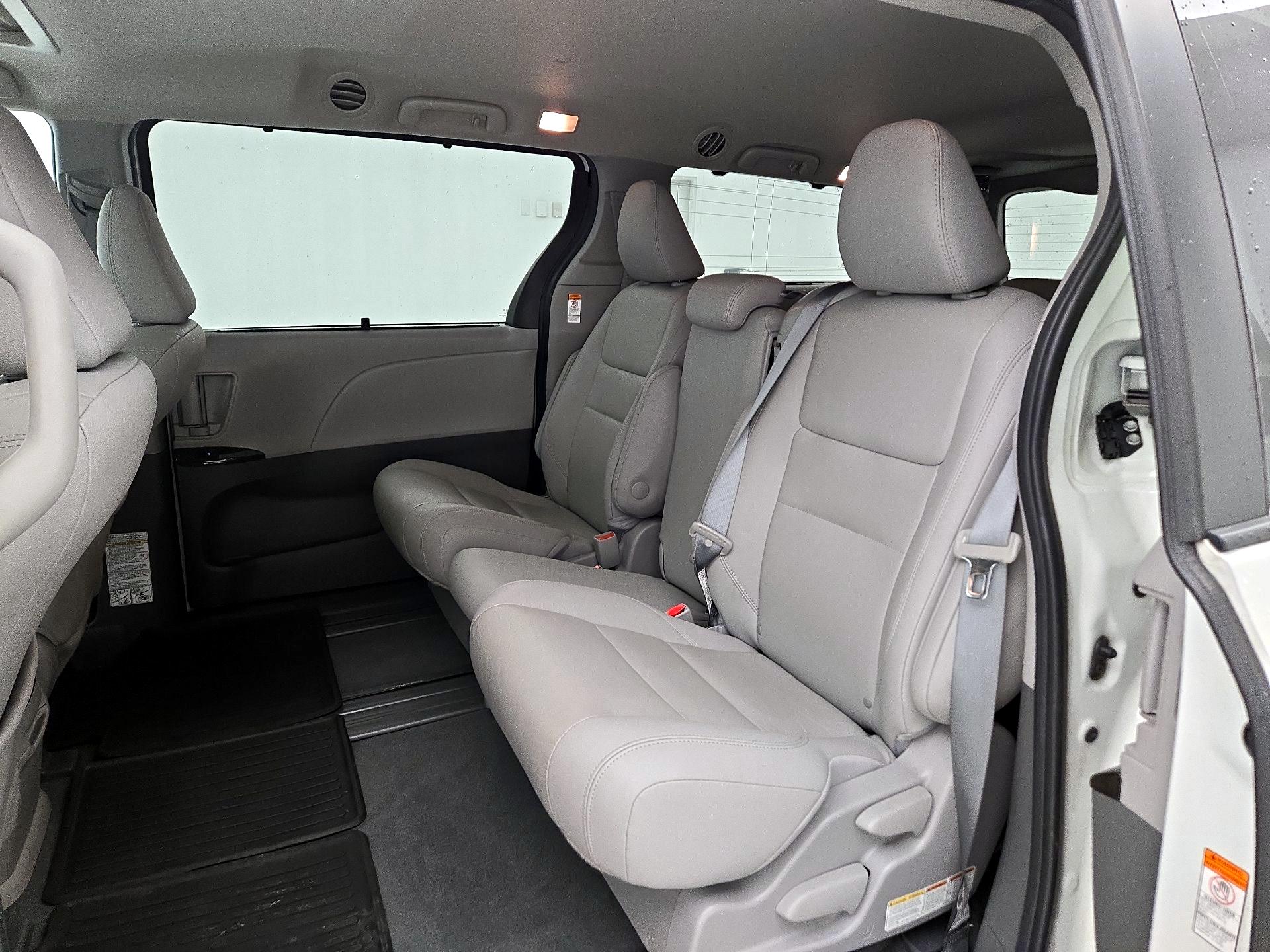 Thumbnail: 2020 Toyota Sienna - 20