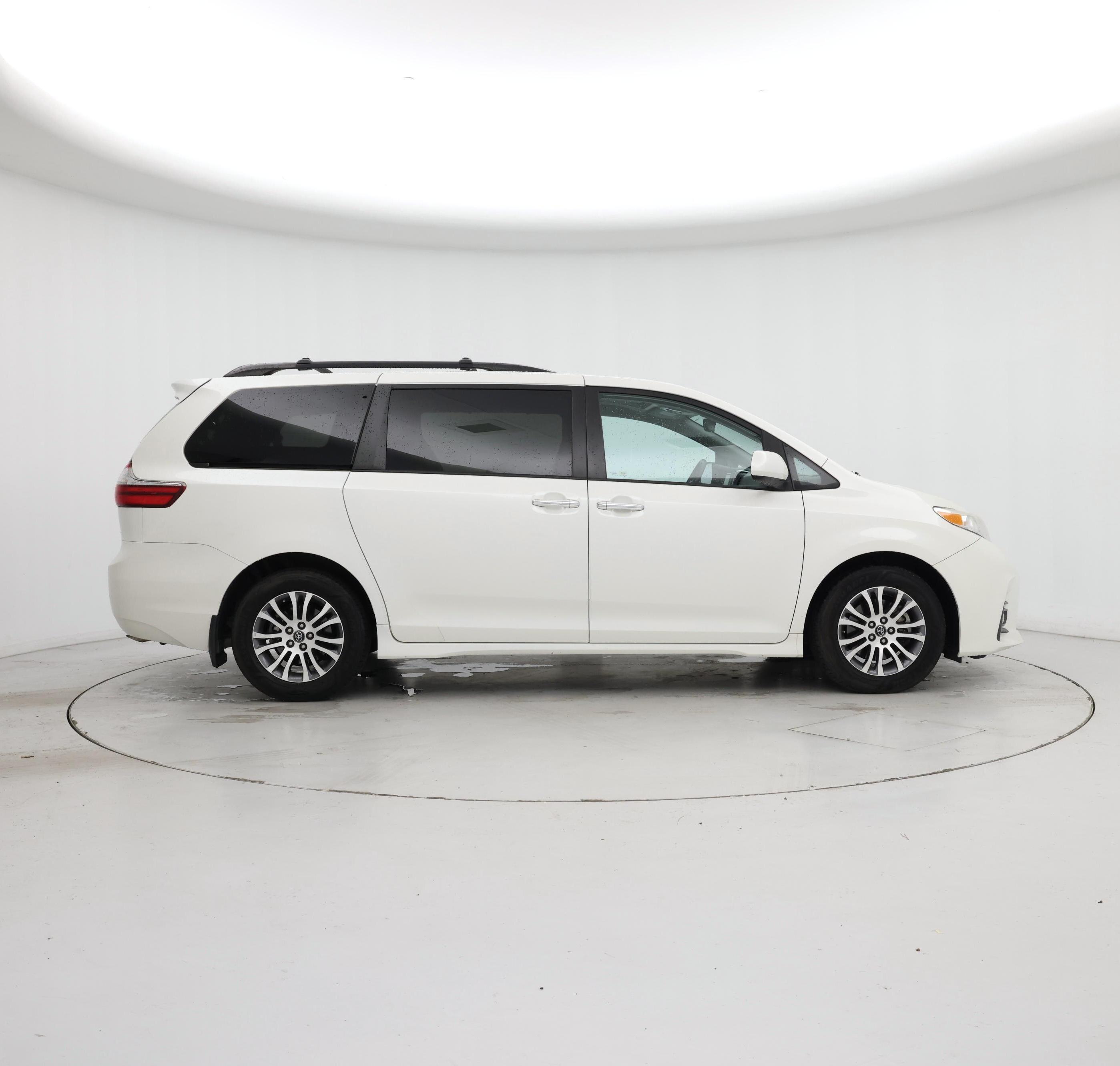 Thumbnail: 2020 Toyota Sienna - 7