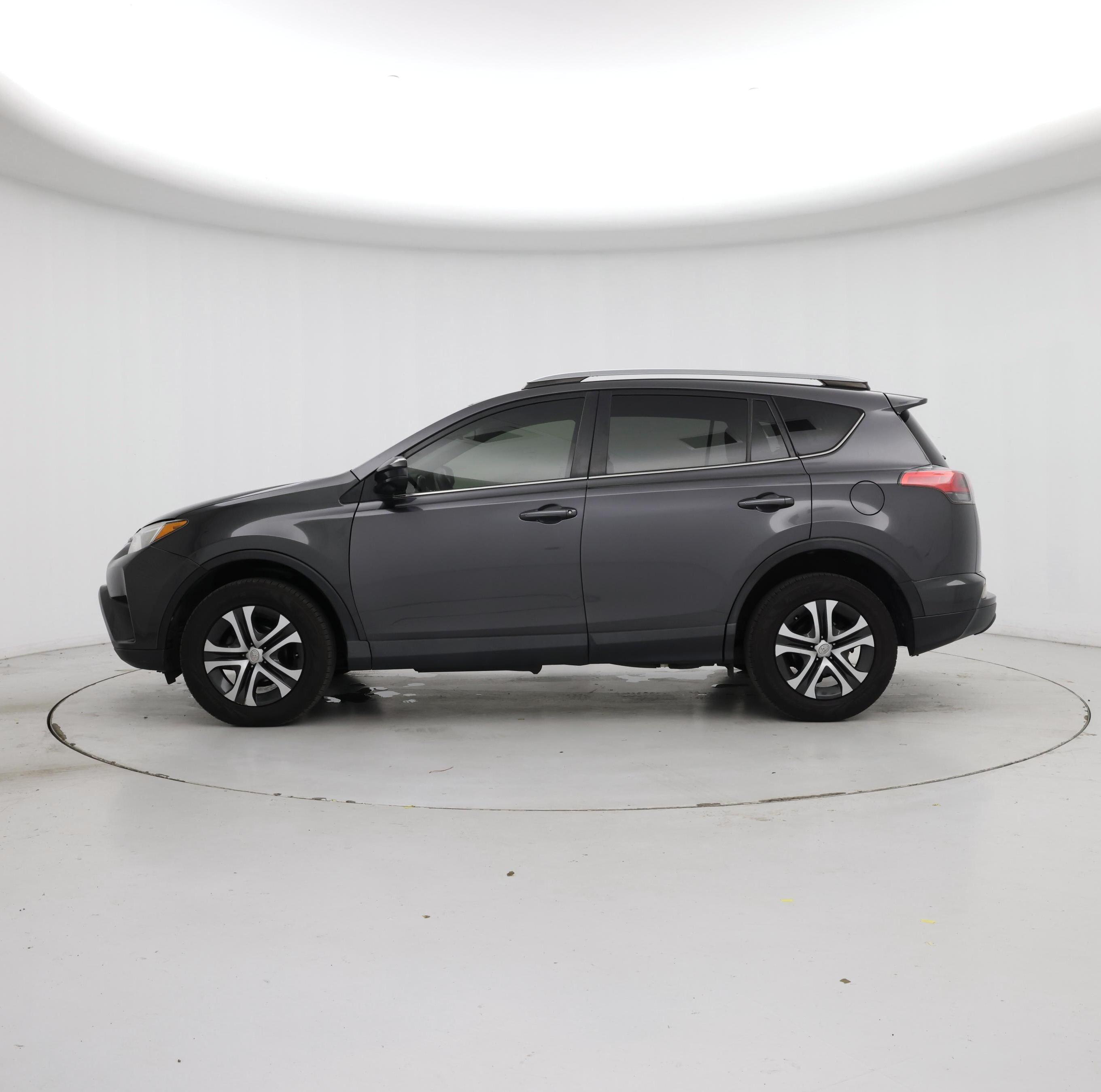 Thumbnail: 2017 Toyota RAV4 - 3