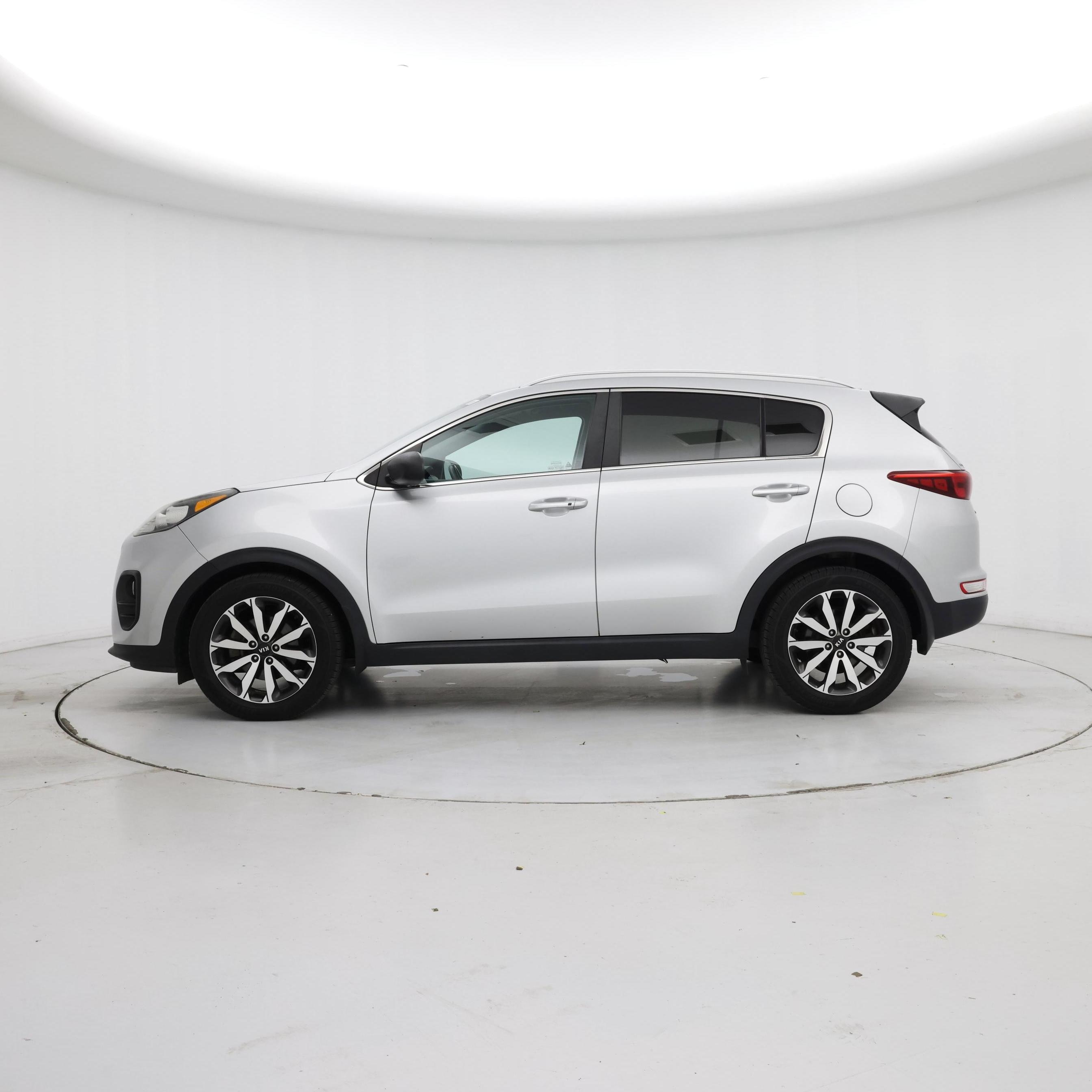 Thumbnail: 2017 Kia Sportage - 3