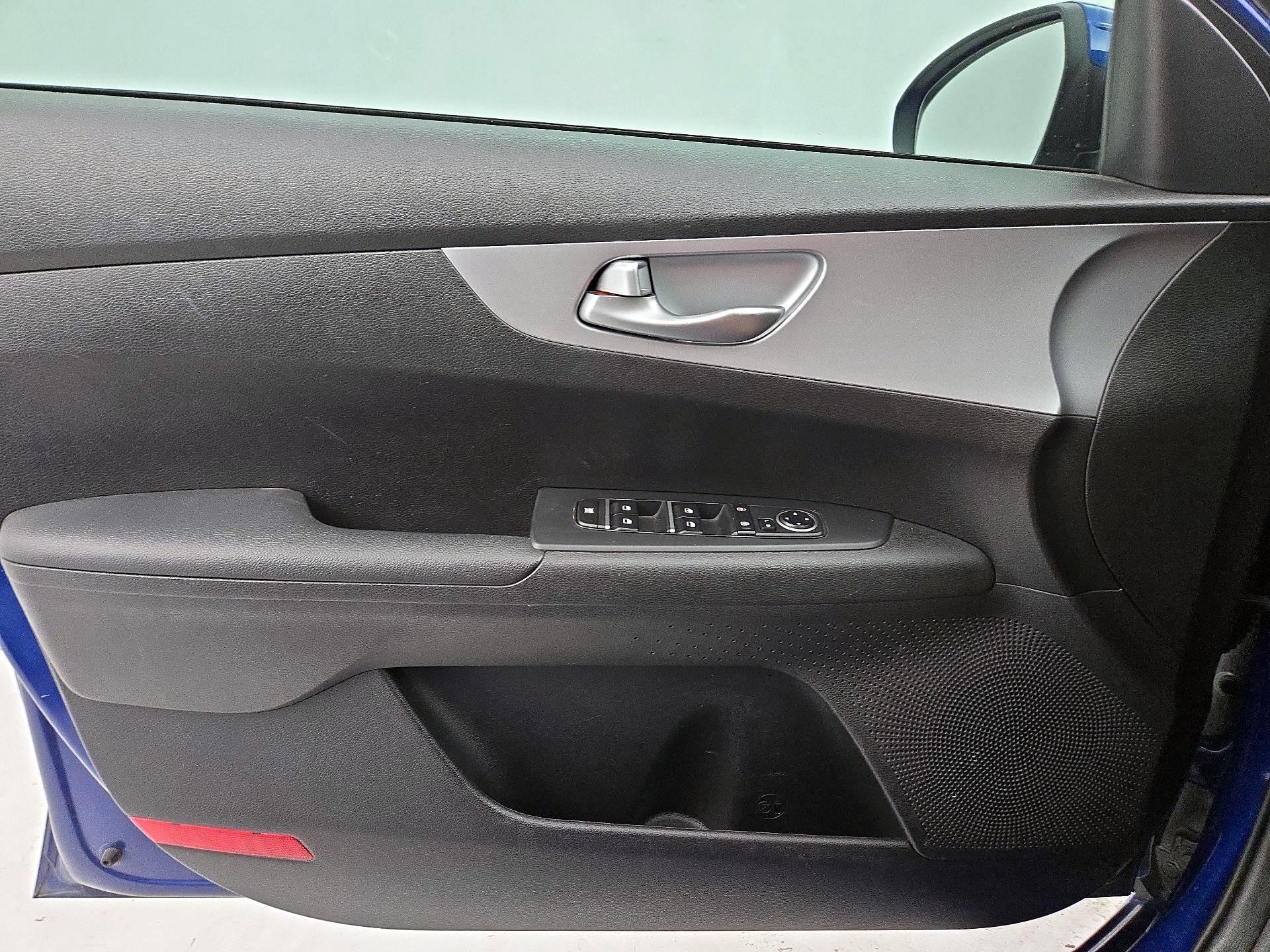 Thumbnail: 2023 Kia Forte - 12