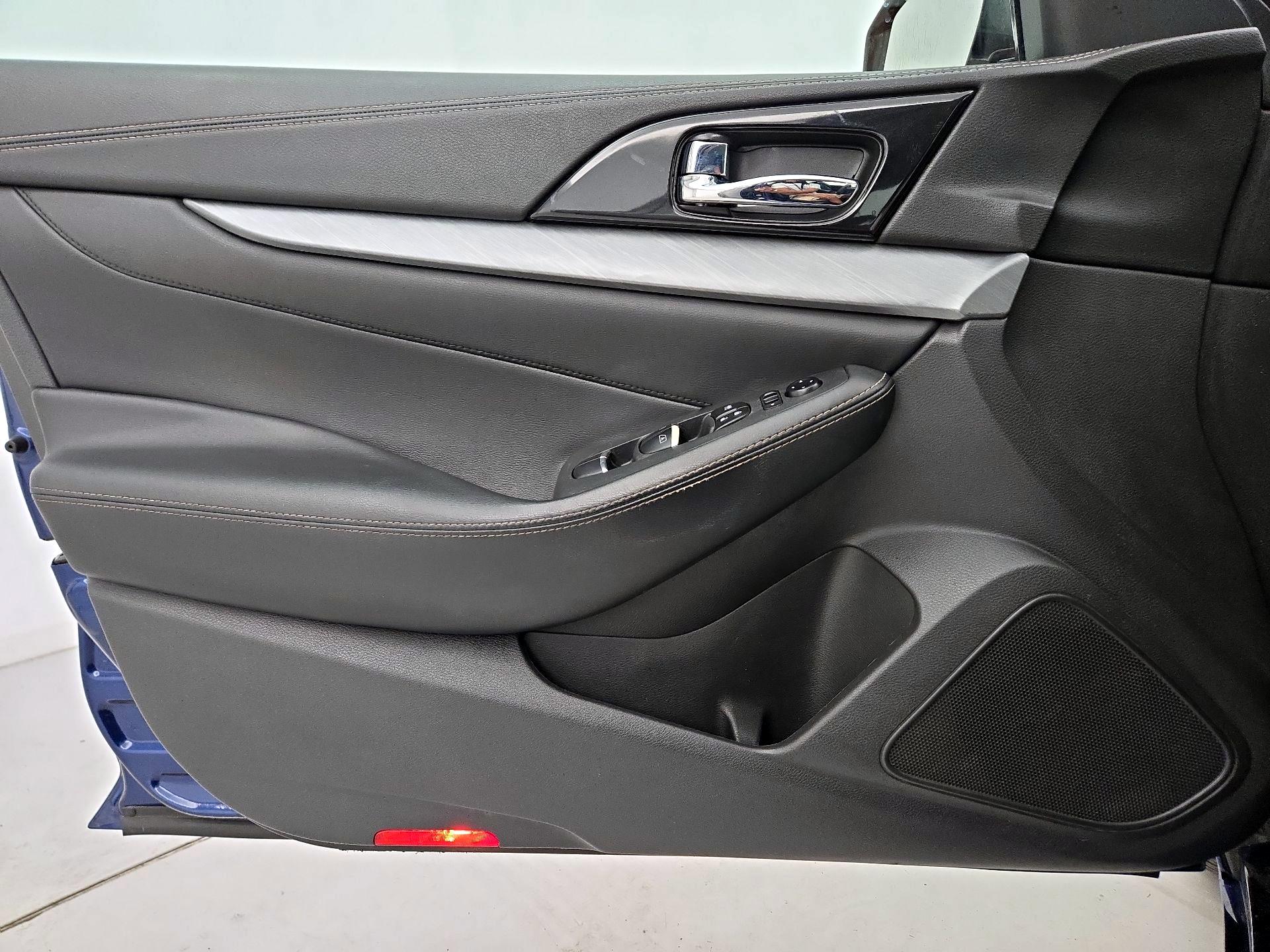 Thumbnail: 2016 Nissan Maxima - 12