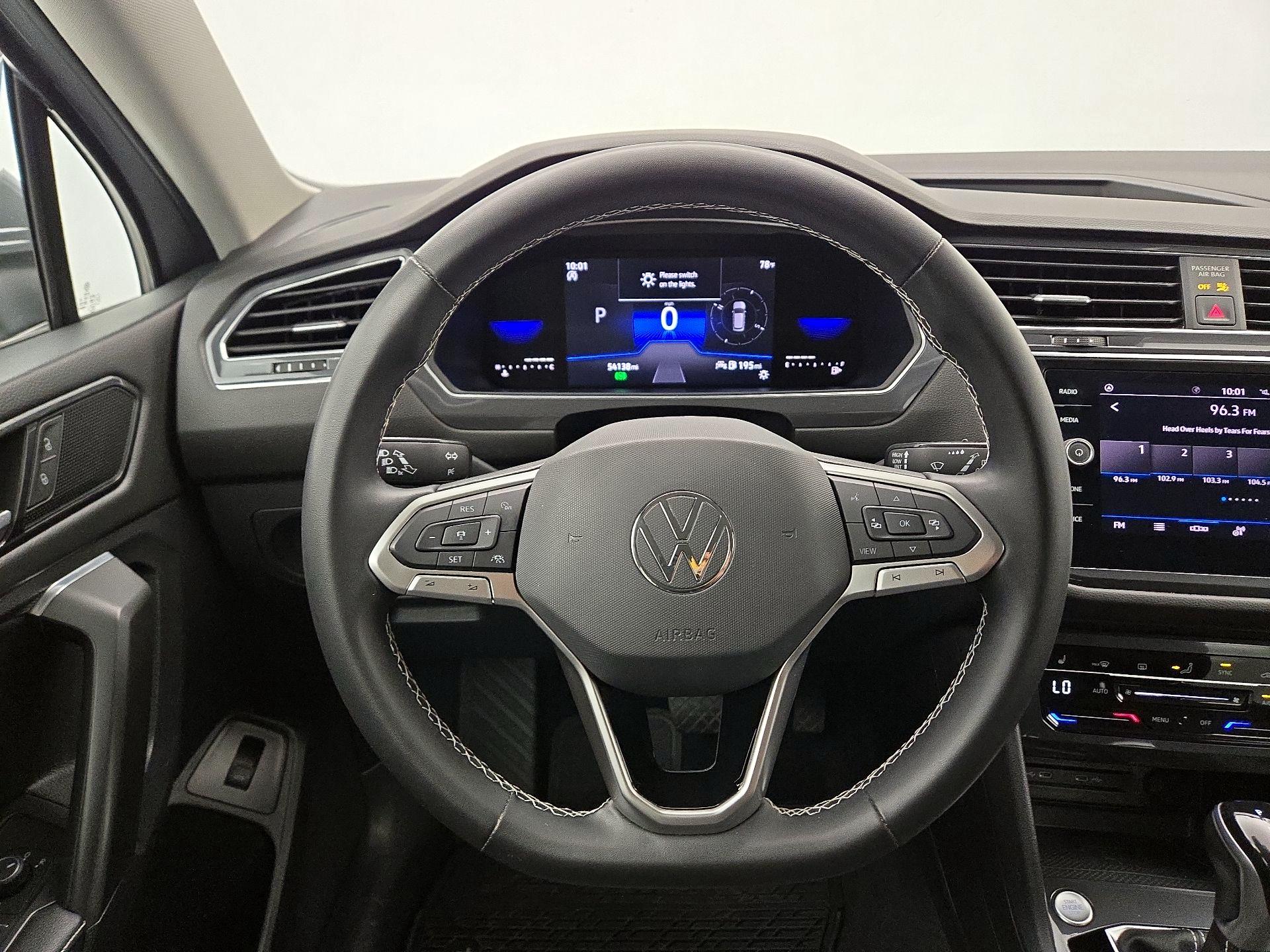 Thumbnail: 2022 Volkswagen Tiguan - 10