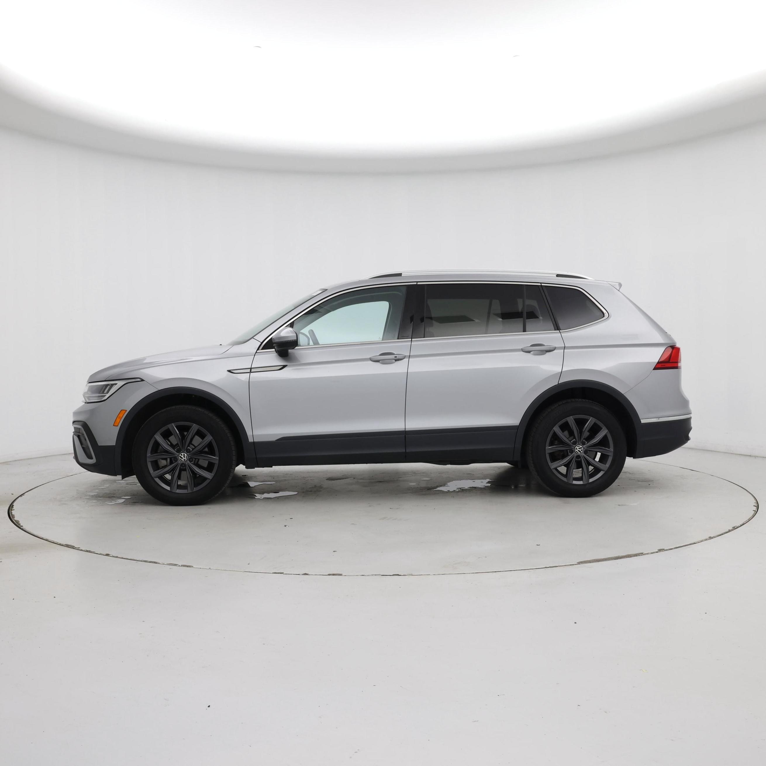 Thumbnail: 2022 Volkswagen Tiguan - 3