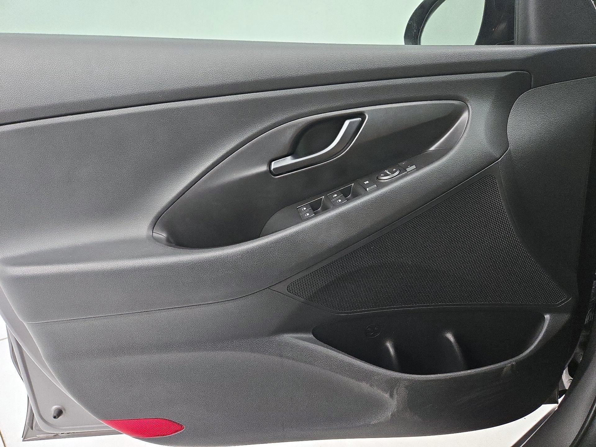 Thumbnail: 2020 Hyundai Elantra - 12