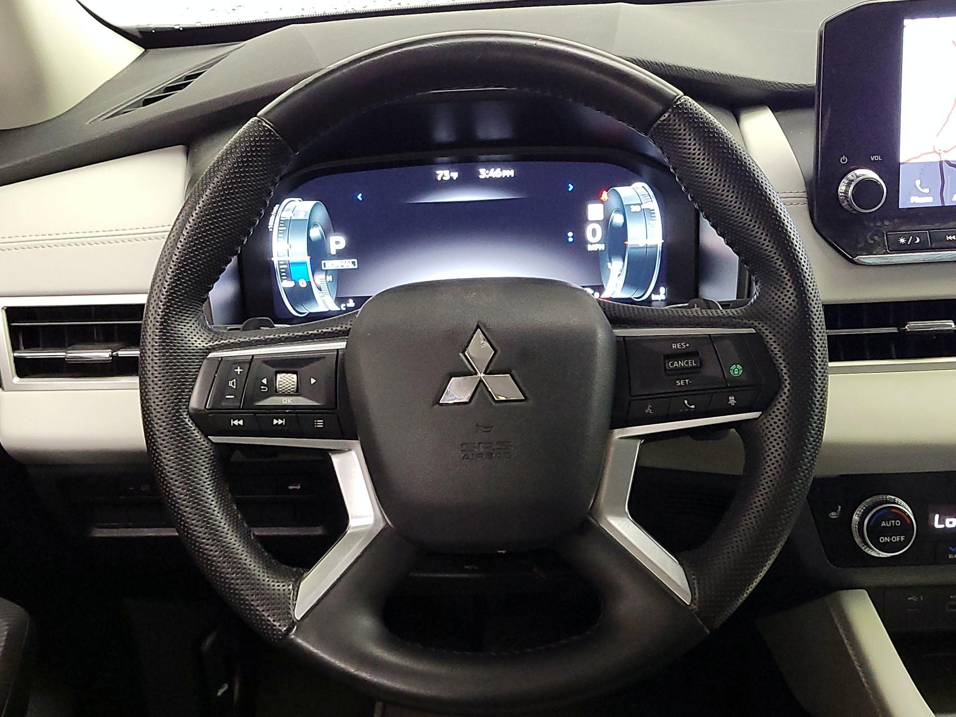 Thumbnail: 2023 Mitsubishi Outlander - 10